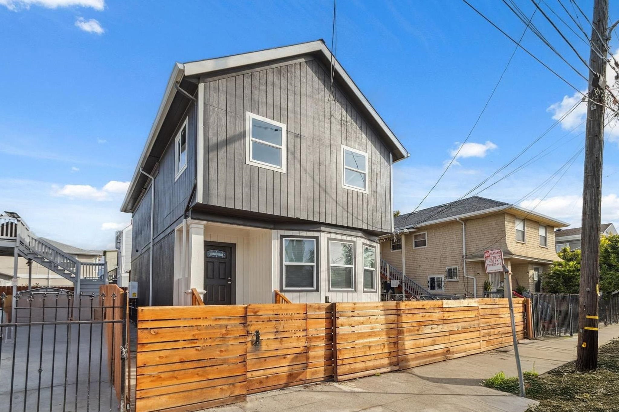 Detail Gallery Image 26 of 29 For 842 E 17th St, Oakland,  CA 94606 - 4 Beds | 2 Baths