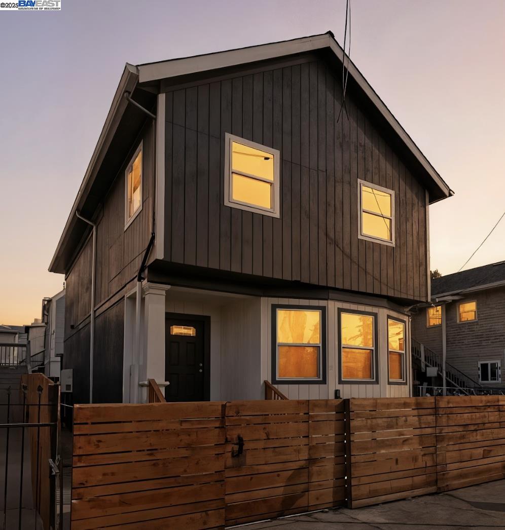 Detail Gallery Image 28 of 29 For 842 E 17th St, Oakland,  CA 94606 - 4 Beds | 2 Baths