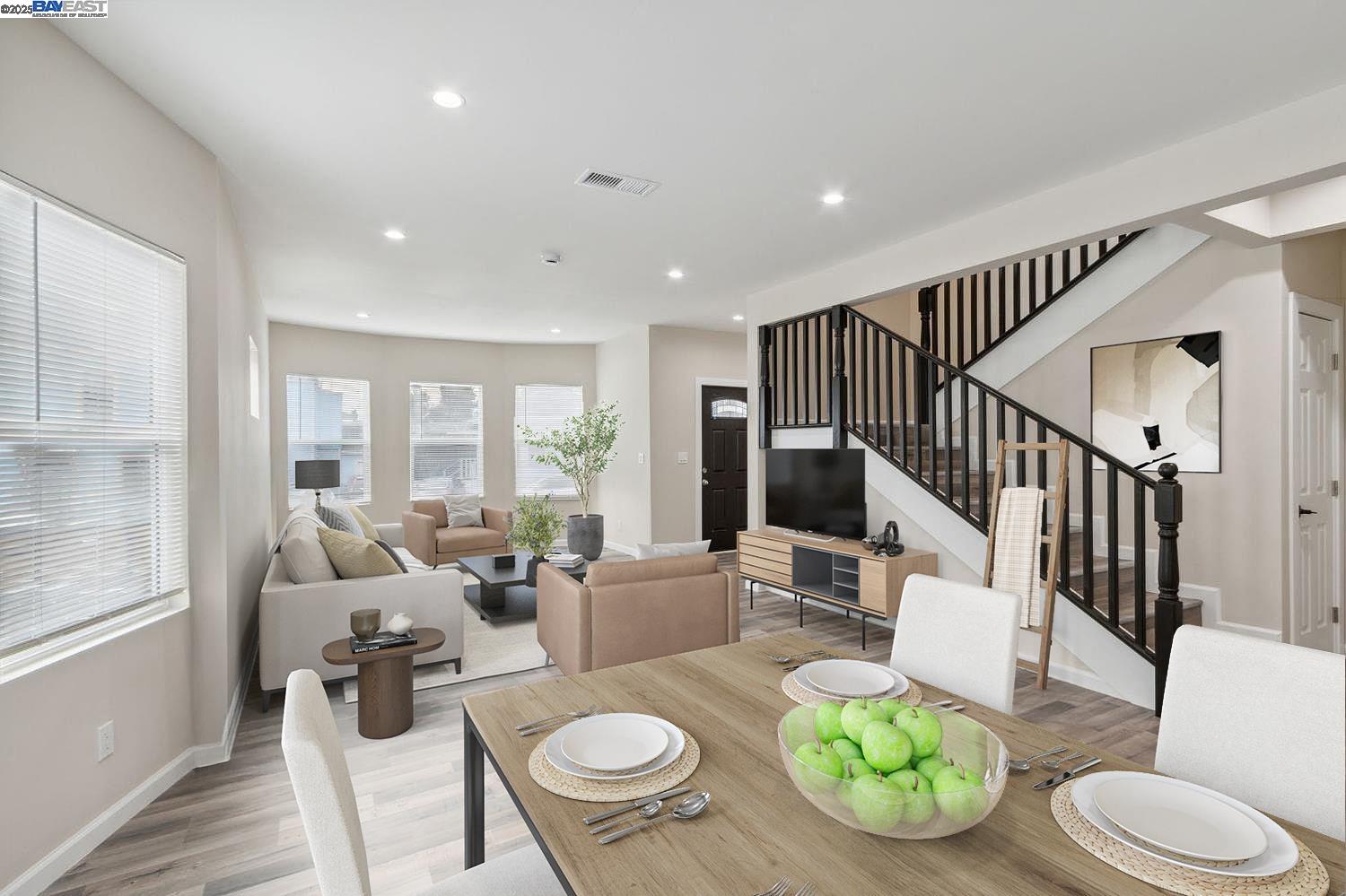 Detail Gallery Image 4 of 12 For 842 E 17th St, Oakland,  CA 94606 - 4 Beds | 2 Baths