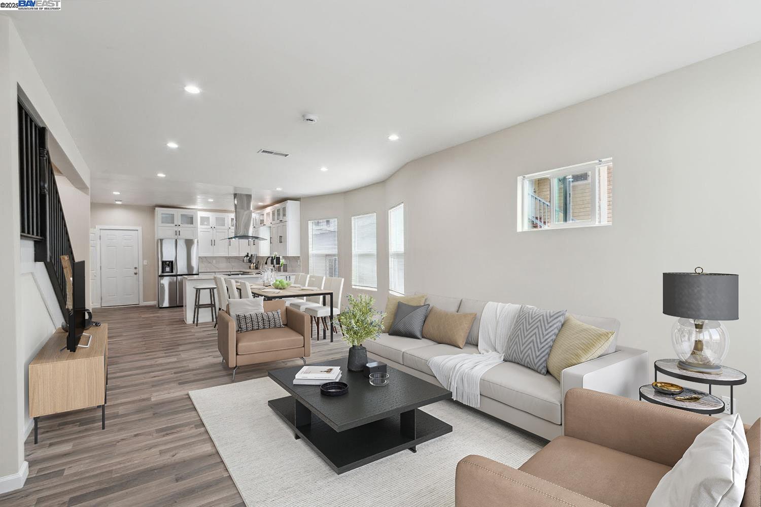 Detail Gallery Image 5 of 12 For 842 E 17th St, Oakland,  CA 94606 - 4 Beds | 2 Baths