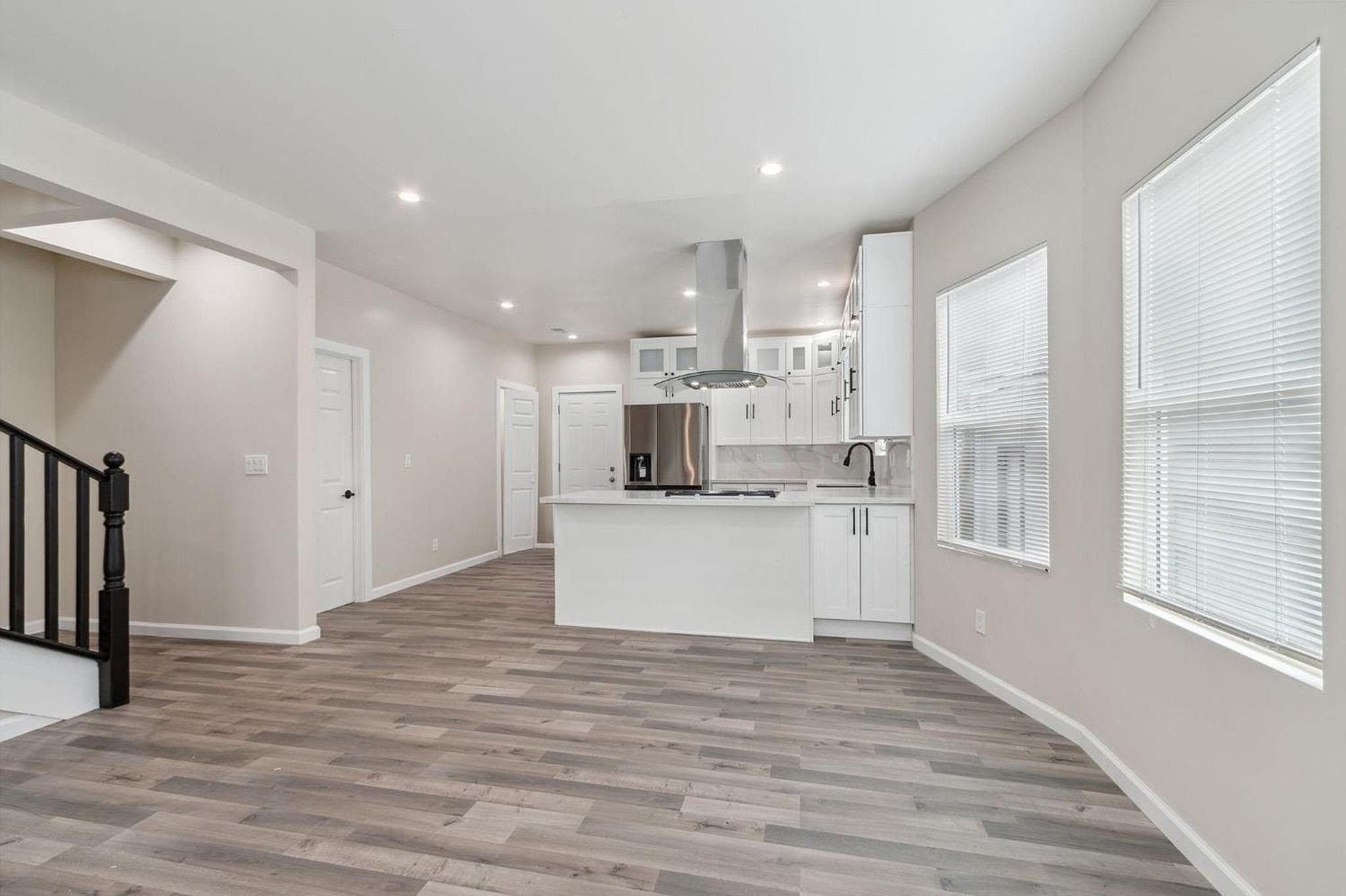 Detail Gallery Image 5 of 29 For 842 E 17th St, Oakland,  CA 94606 - 4 Beds | 2 Baths