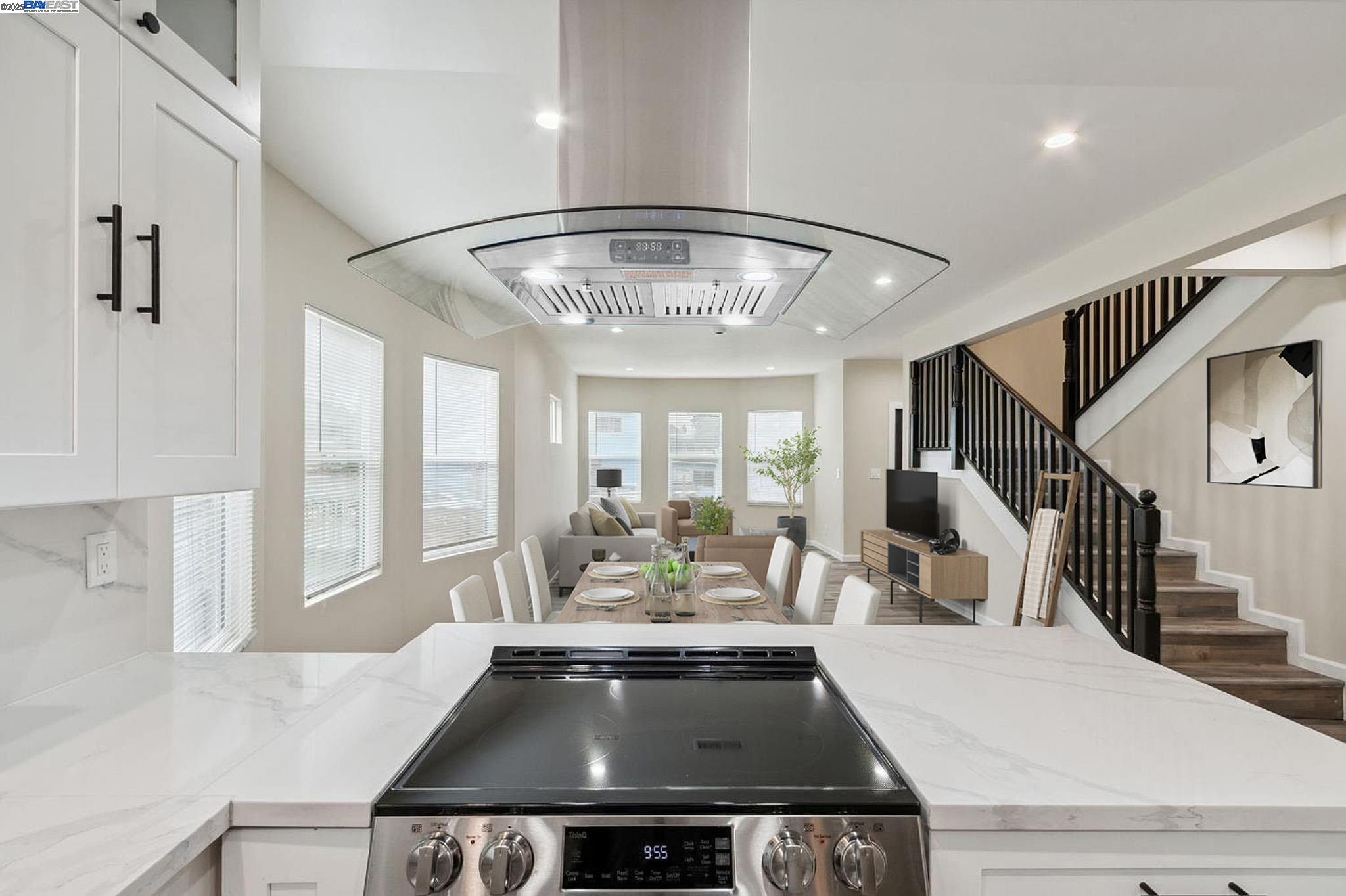 Detail Gallery Image 6 of 12 For 842 E 17th St, Oakland,  CA 94606 - 4 Beds | 2 Baths