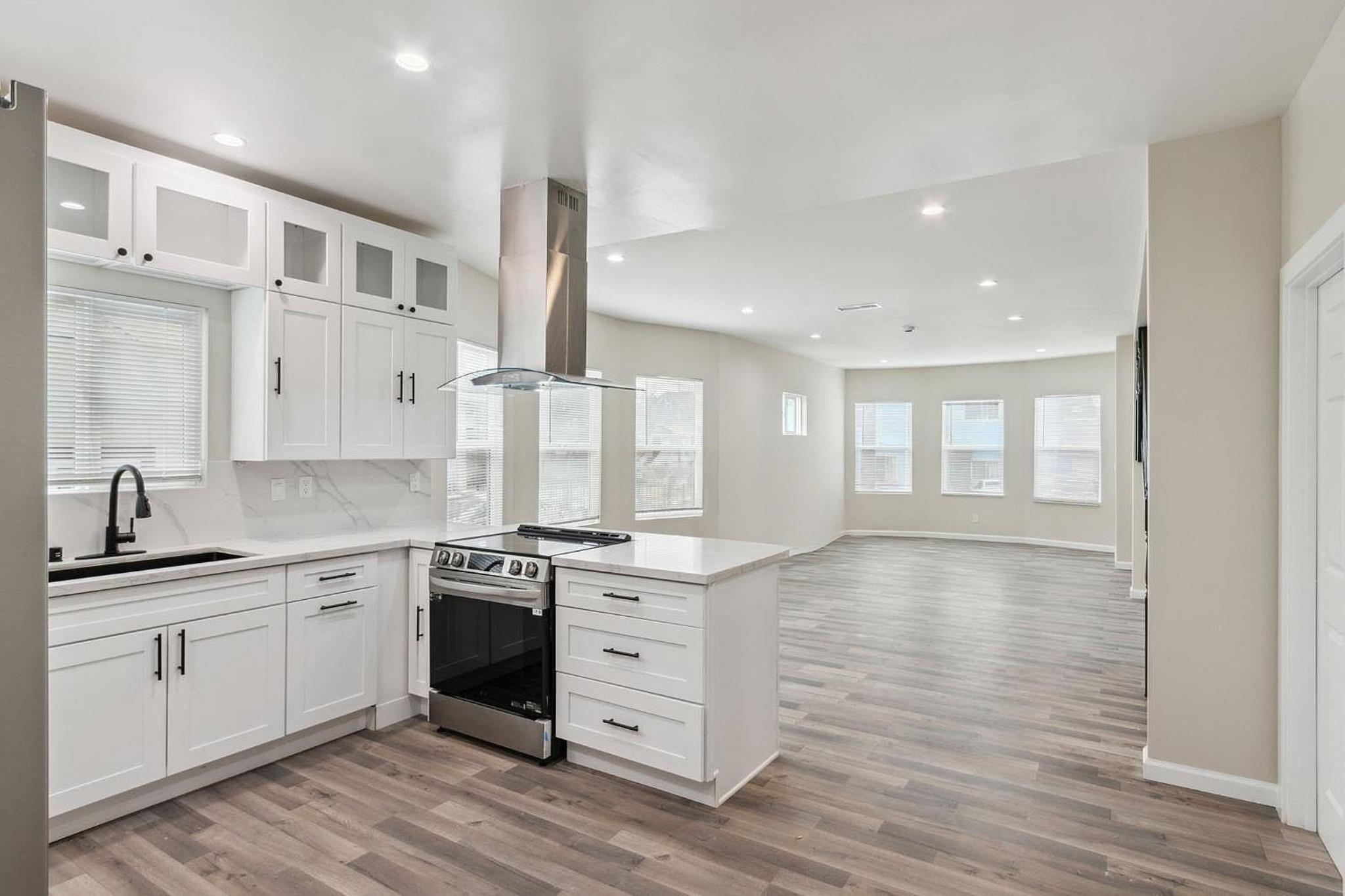 Detail Gallery Image 7 of 29 For 842 E 17th St, Oakland,  CA 94606 - 4 Beds | 2 Baths