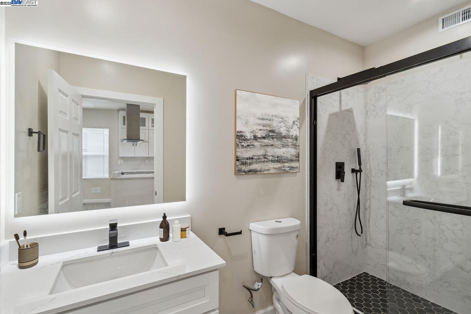 Detail Gallery Image 10 of 12 For 842 E 17th St, Oakland,  CA 94606 - 4 Beds | 2 Baths