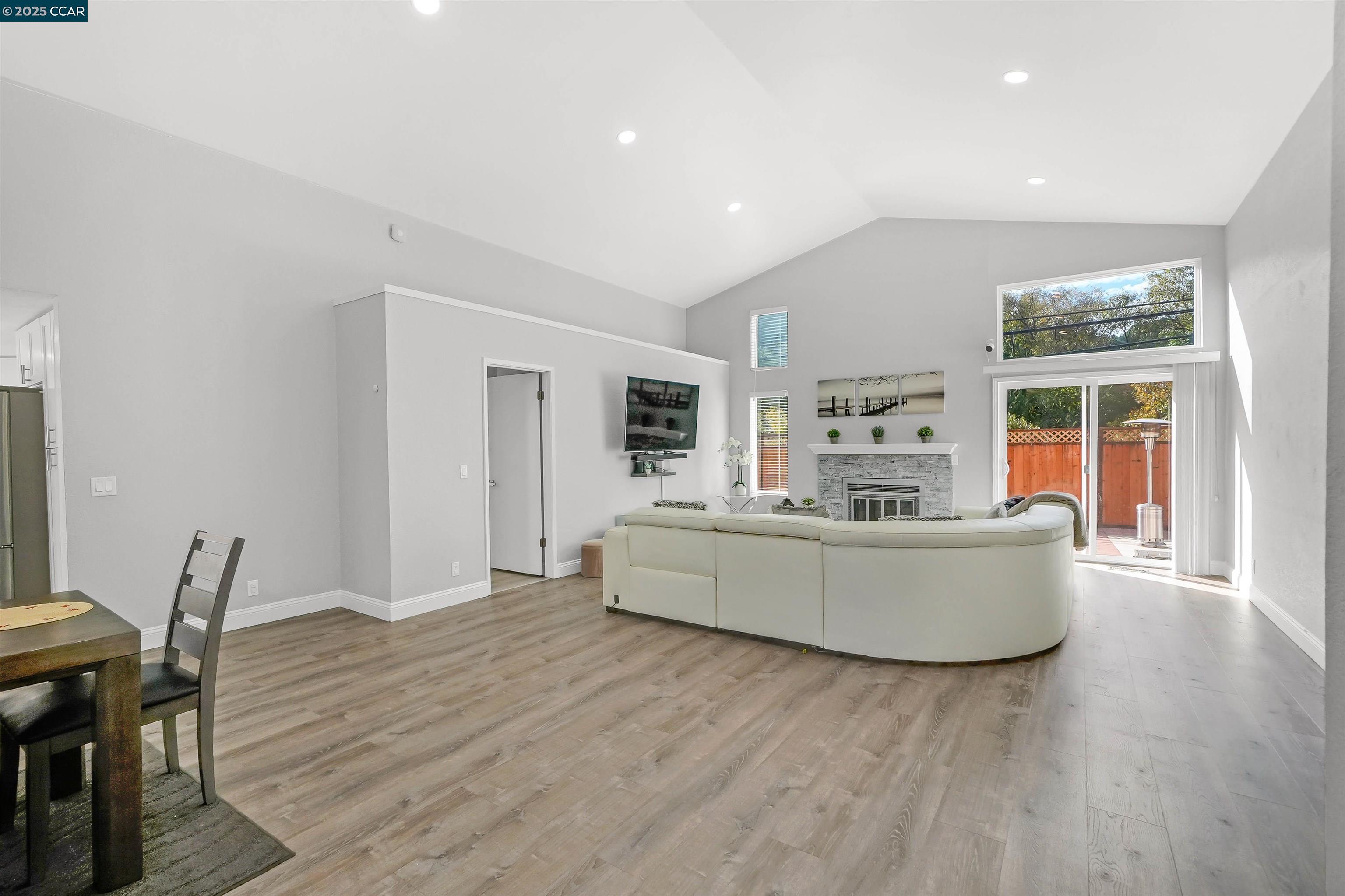 Detail Gallery Image 11 of 53 For 2365 Martinez Ct, Pinole,  CA 94564 - 3 Beds | 2 Baths