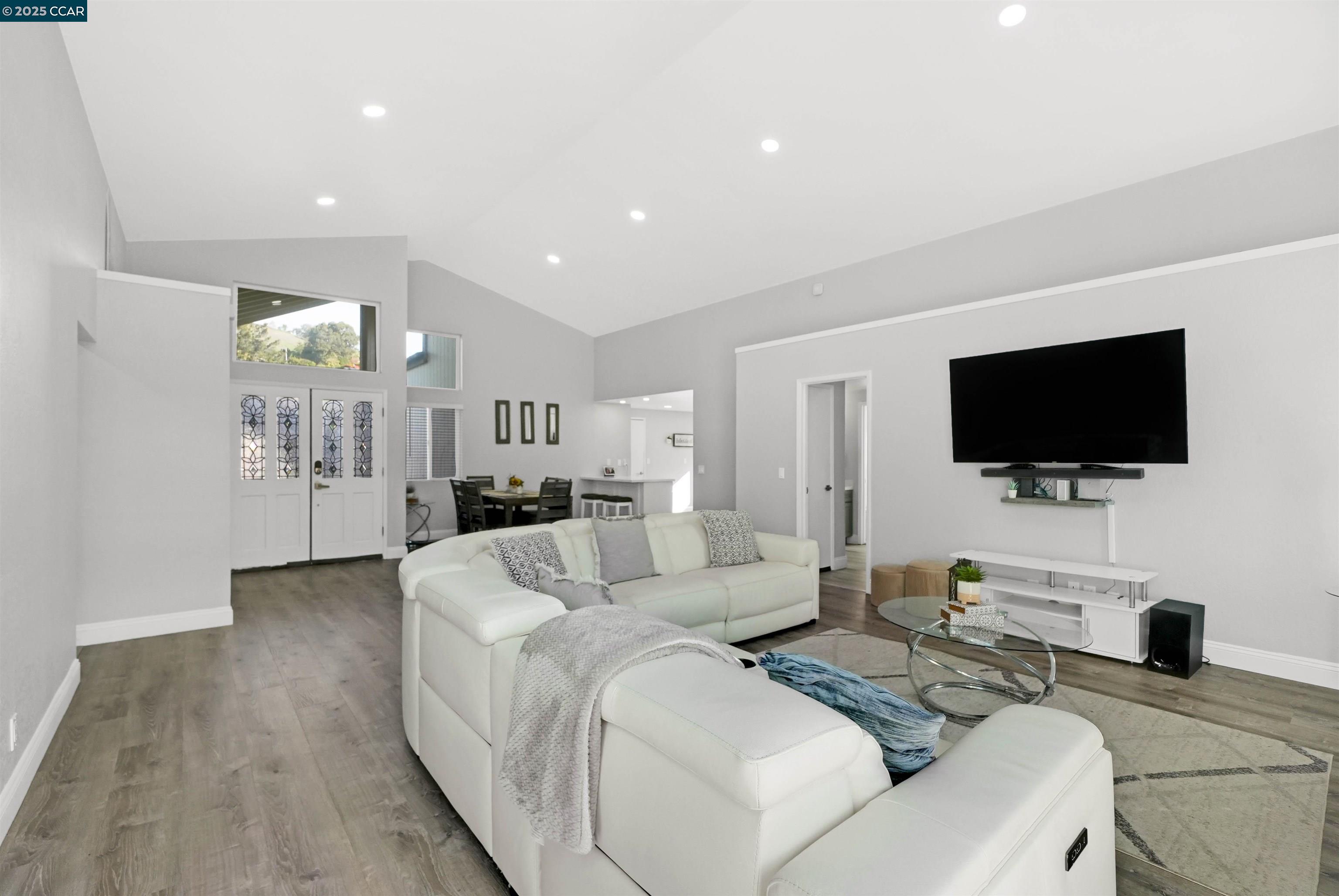 Detail Gallery Image 12 of 53 For 2365 Martinez Ct, Pinole,  CA 94564 - 3 Beds | 2 Baths