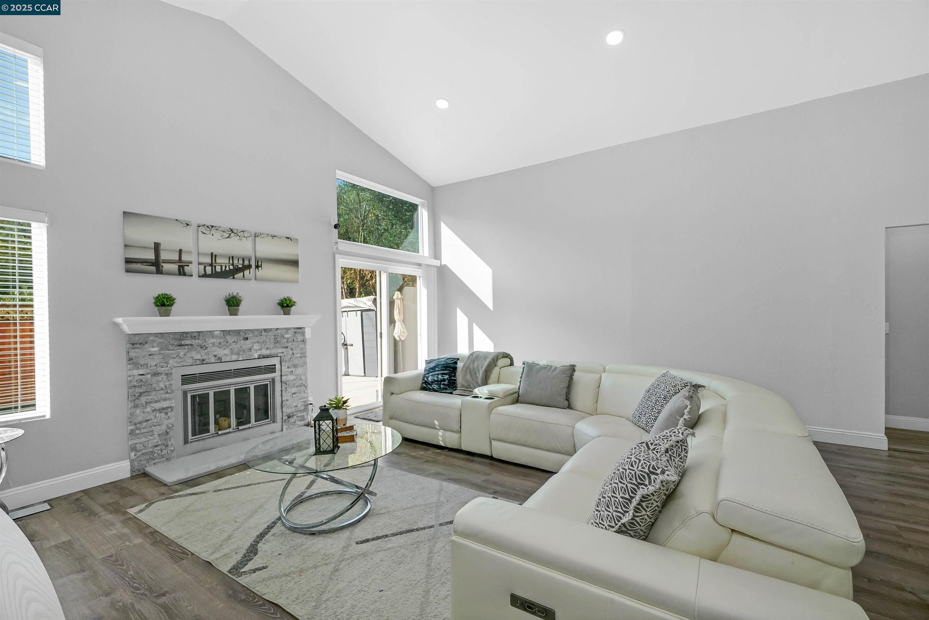 Detail Gallery Image 14 of 53 For 2365 Martinez Ct, Pinole,  CA 94564 - 3 Beds | 2 Baths