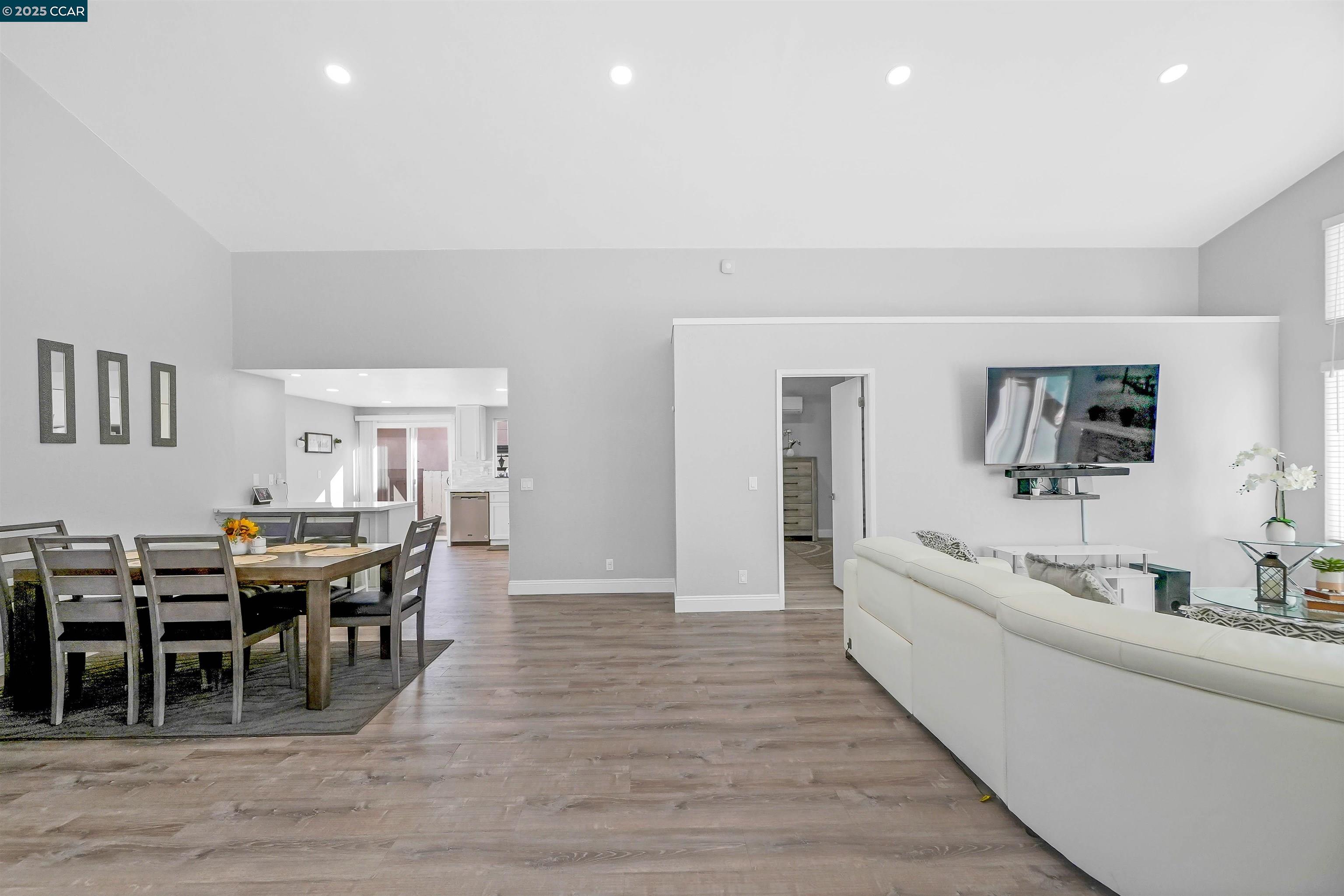 Detail Gallery Image 16 of 53 For 2365 Martinez Ct, Pinole,  CA 94564 - 3 Beds | 2 Baths