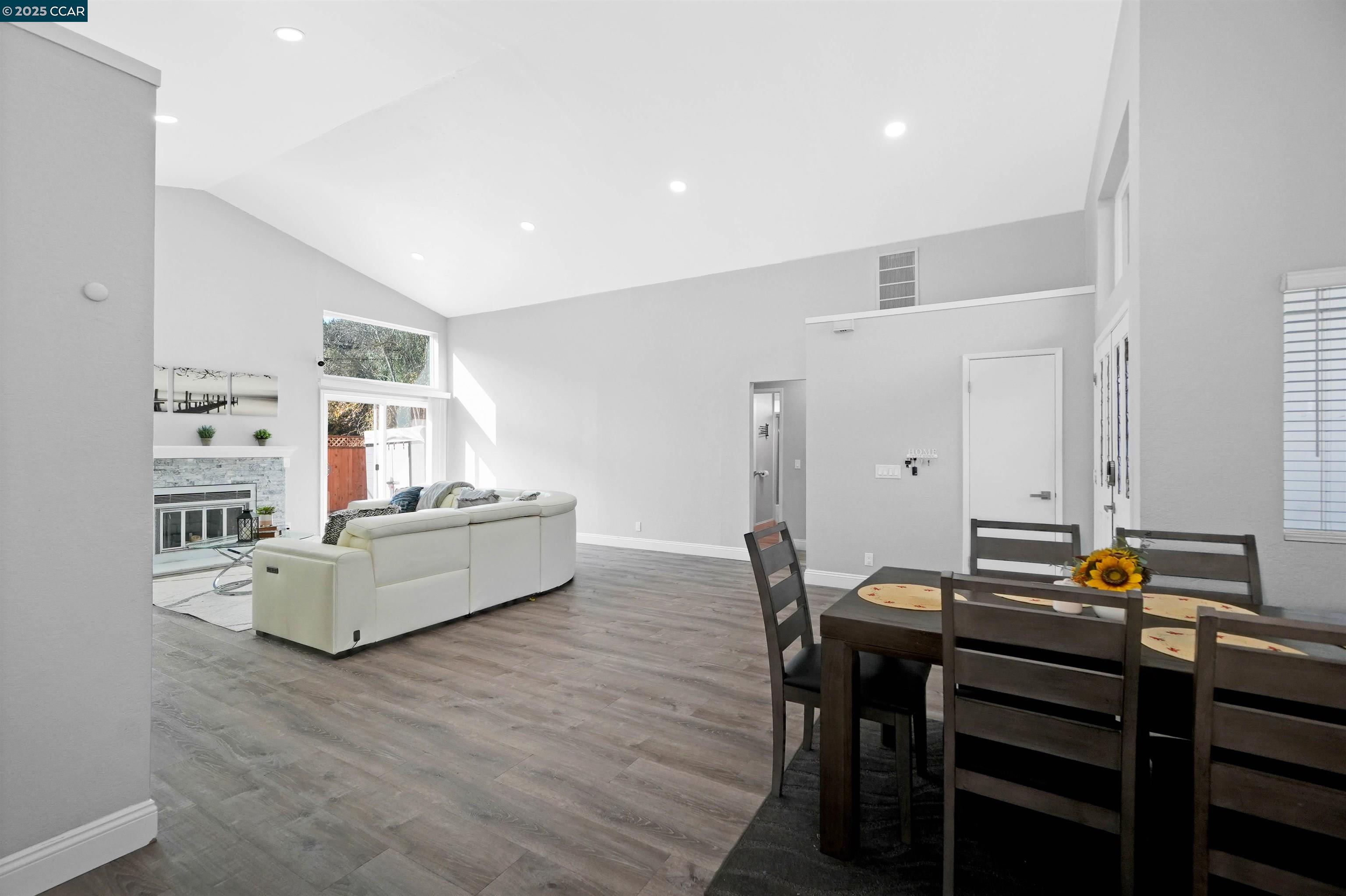 Detail Gallery Image 19 of 53 For 2365 Martinez Ct, Pinole,  CA 94564 - 3 Beds | 2 Baths