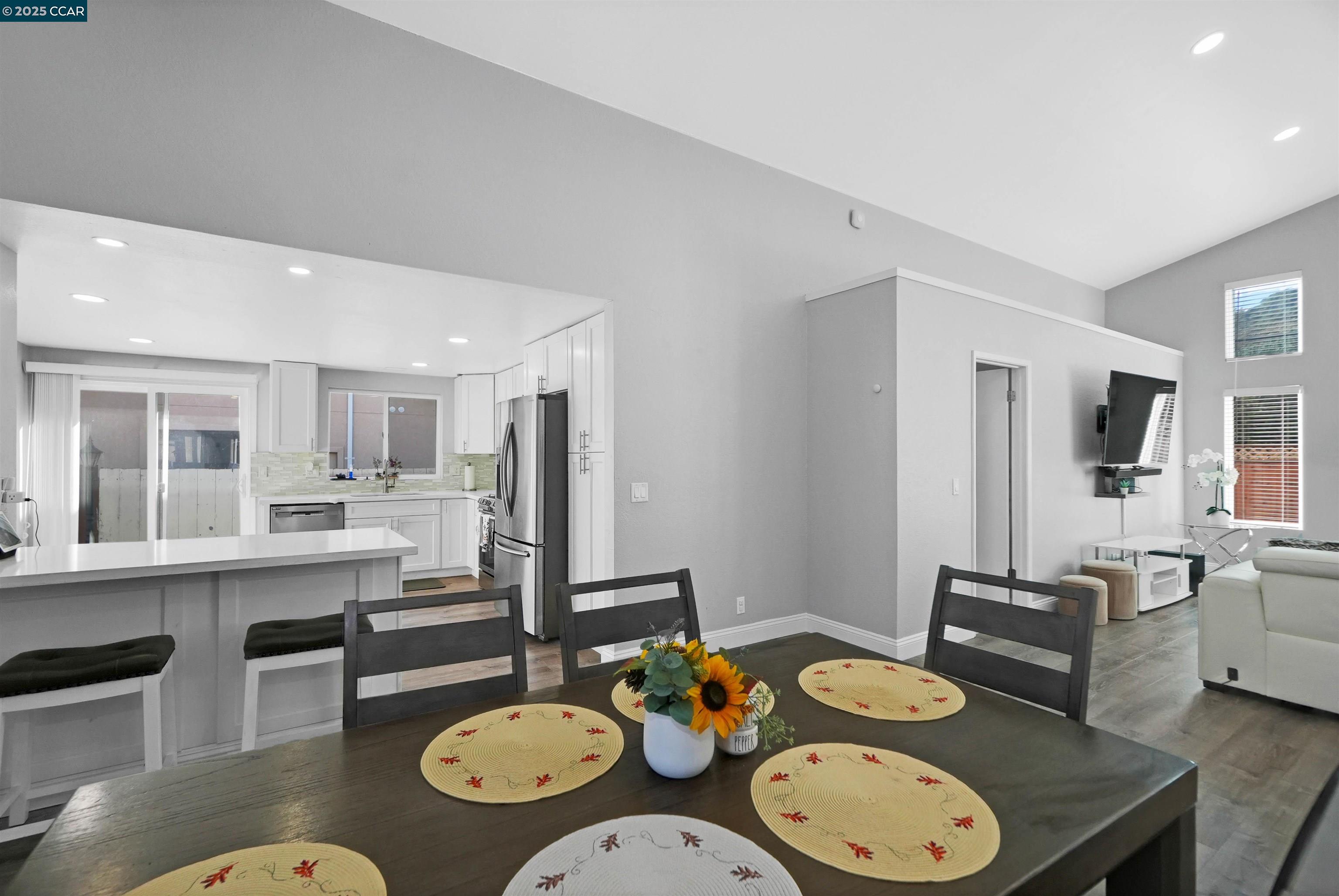 Detail Gallery Image 21 of 53 For 2365 Martinez Ct, Pinole,  CA 94564 - 3 Beds | 2 Baths