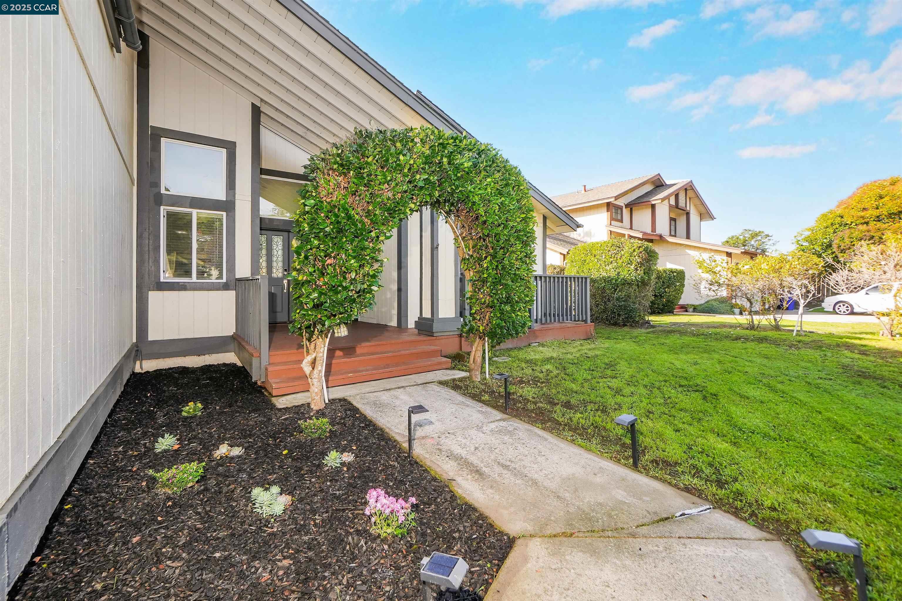 Detail Gallery Image 5 of 53 For 2365 Martinez Ct, Pinole,  CA 94564 - 3 Beds | 2 Baths