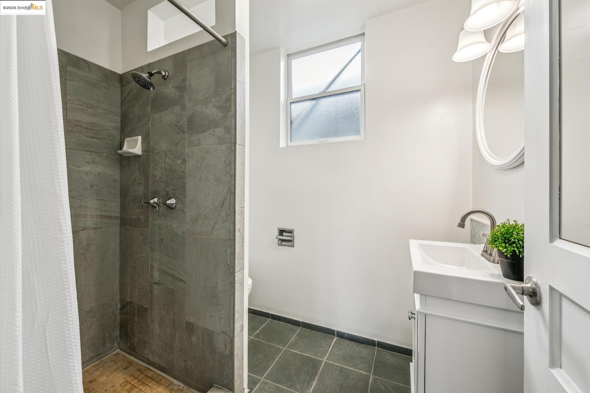 Detail Gallery Image 22 of 60 For 1005 Miller Ave, Berkeley,  CA 94708 - 4 Beds | 3 Baths