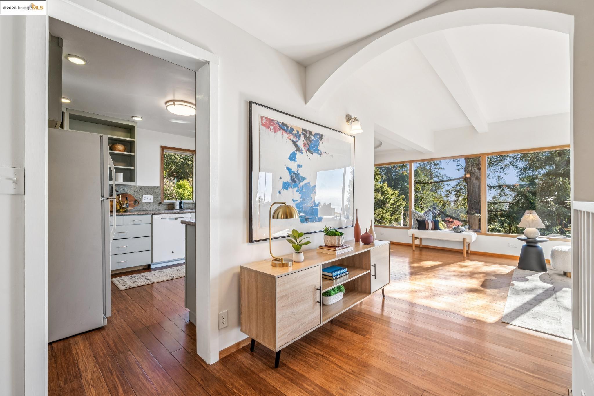 Detail Gallery Image 5 of 60 For 1005 Miller Ave, Berkeley,  CA 94708 - 4 Beds | 3 Baths