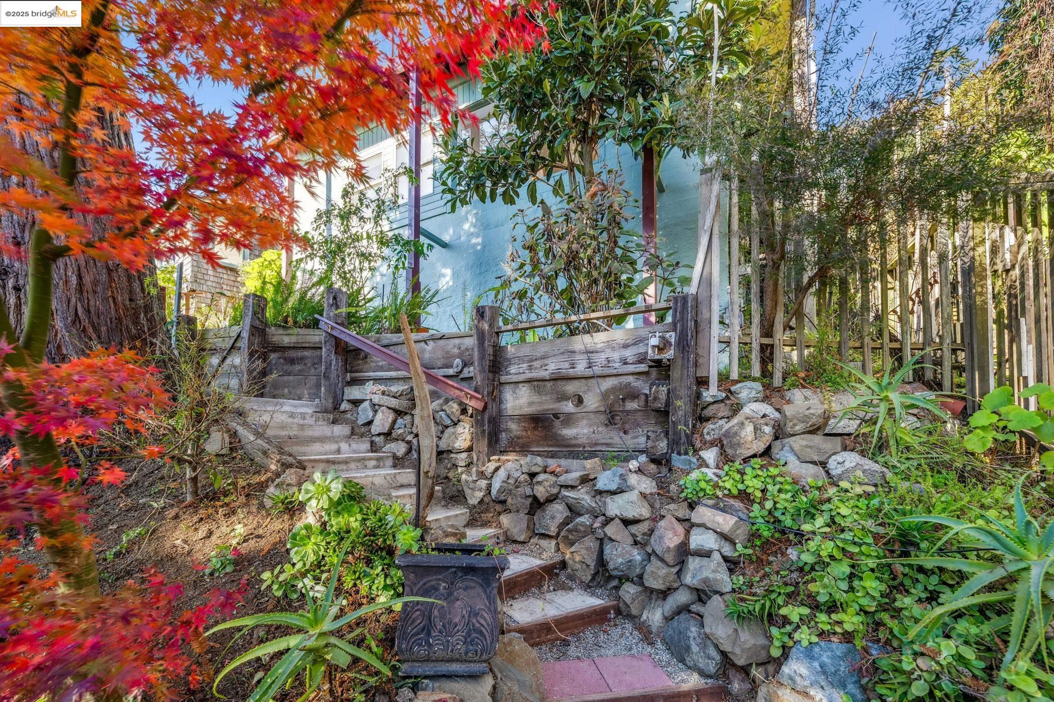 Detail Gallery Image 50 of 60 For 1005 Miller Ave, Berkeley,  CA 94708 - 4 Beds | 3 Baths