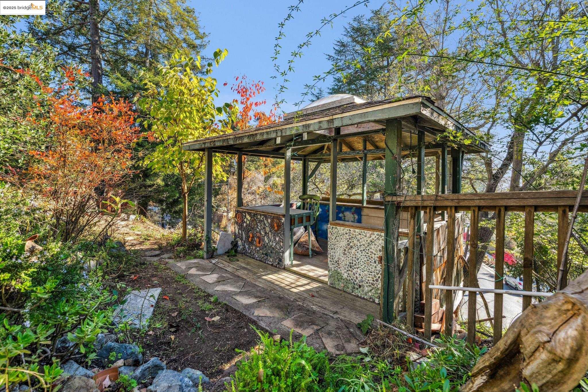 Detail Gallery Image 51 of 60 For 1005 Miller Ave, Berkeley,  CA 94708 - 4 Beds | 3 Baths