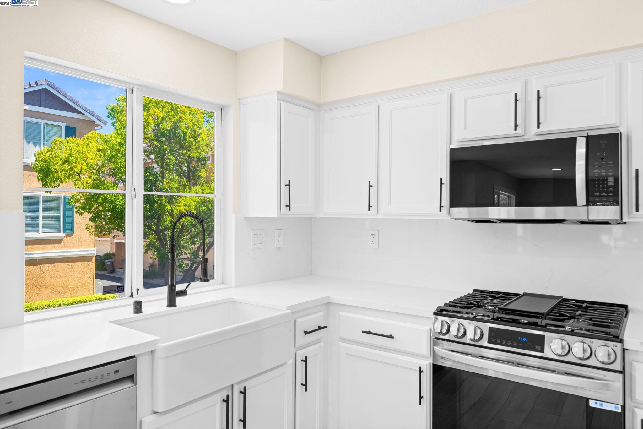 Detail Gallery Image 19 of 41 For 4630 Central Pkwy, Dublin,  CA 94568 - 3 Beds | 2/1 Baths