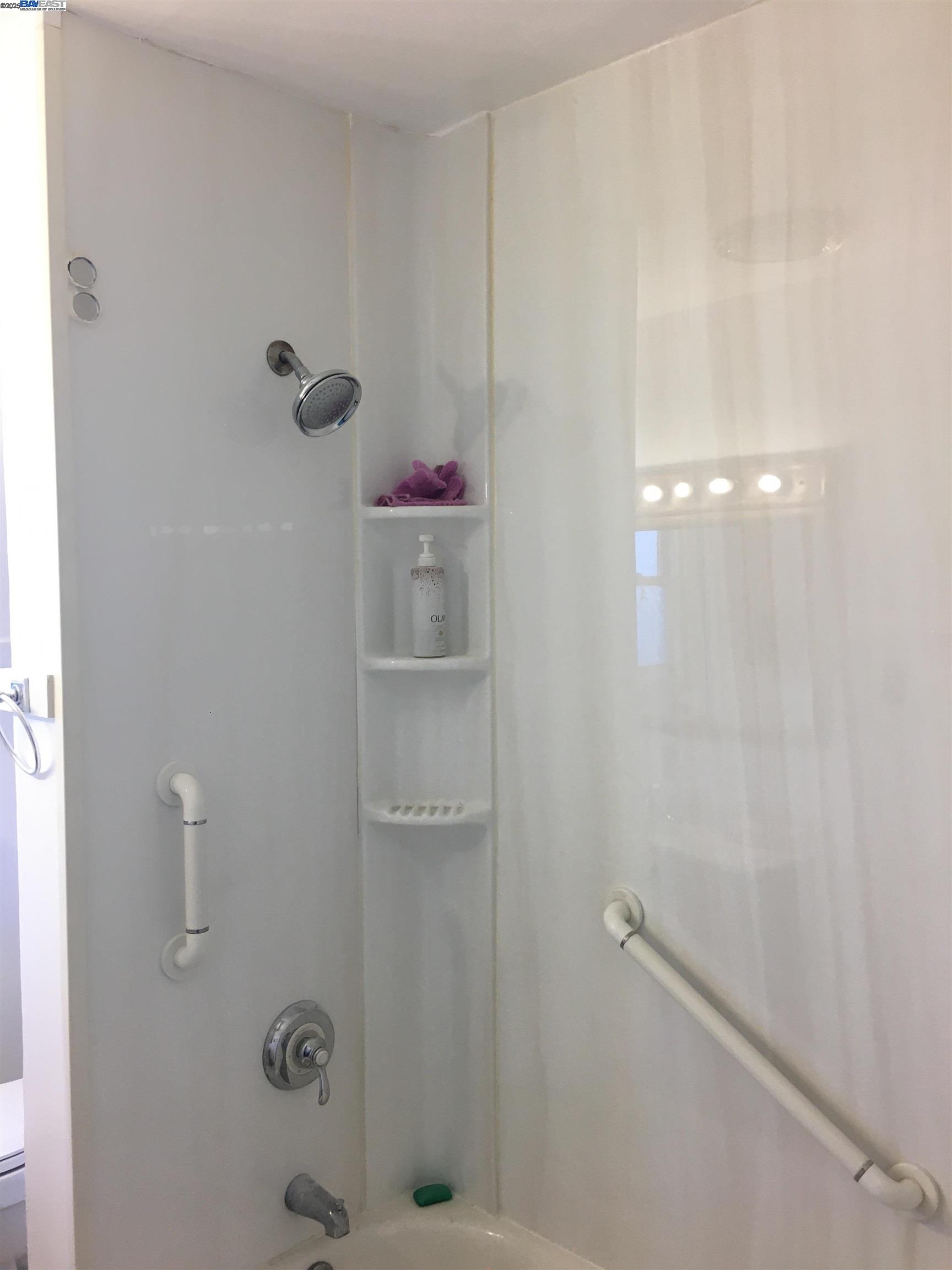 Detail Gallery Image 7 of 49 For 2621 66th Avenue, Oakland,  CA 94605 - 2 Beds | 1 Baths