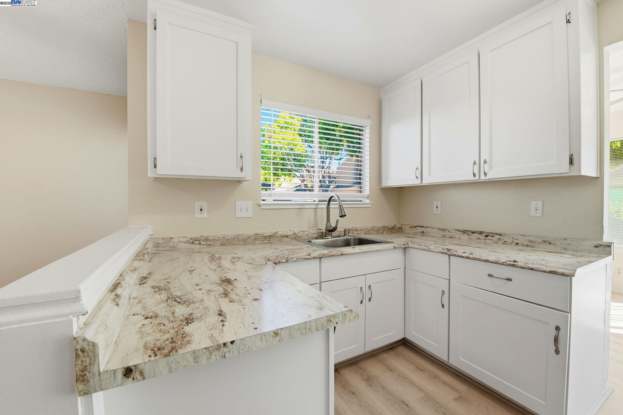 Detail Gallery Image 16 of 41 For 93 Cassia Dr, Hayward,  CA 94544 - 4 Beds | 3/1 Baths