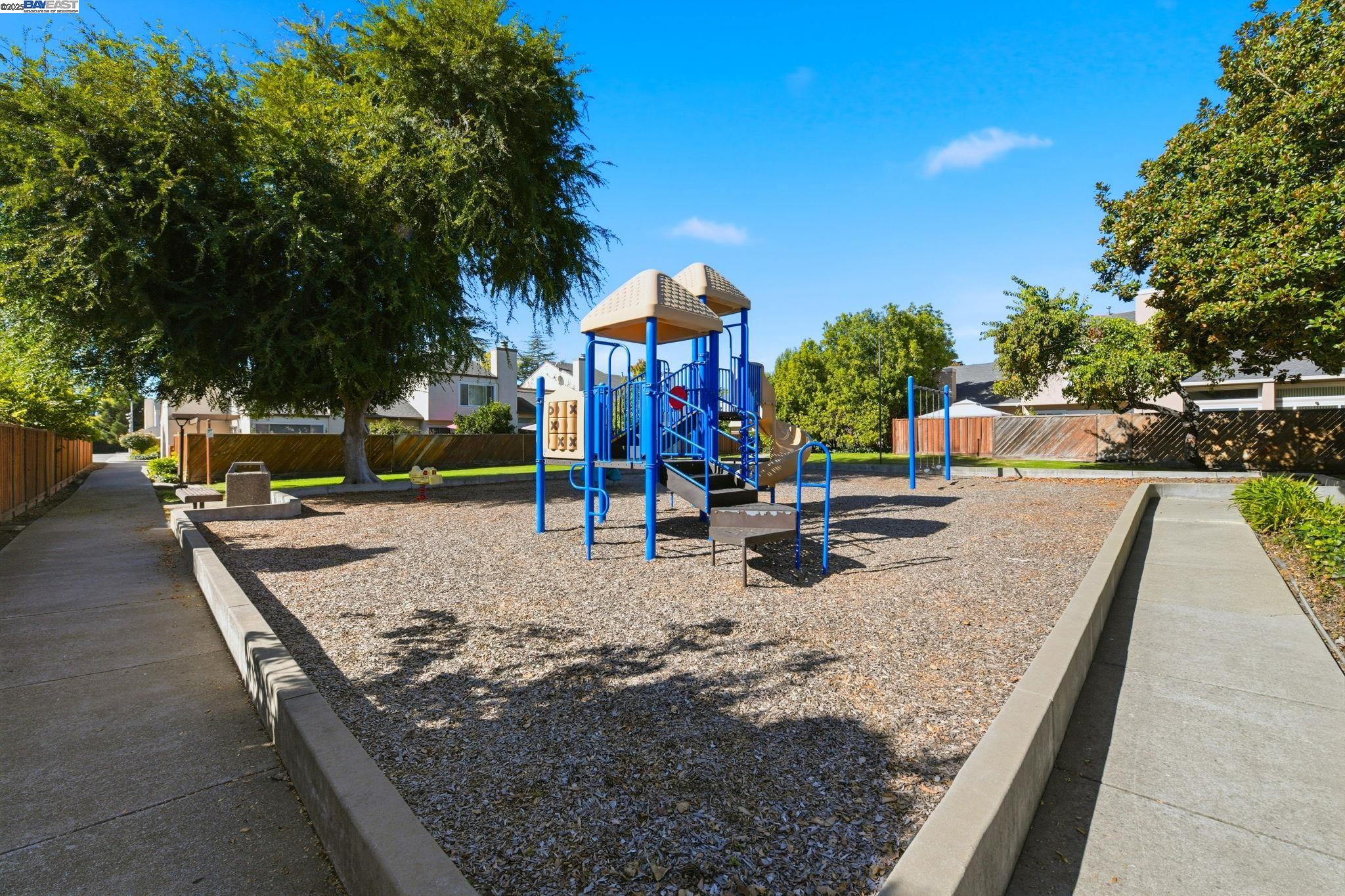 Detail Gallery Image 39 of 41 For 93 Cassia Dr, Hayward,  CA 94544 - 4 Beds | 3/1 Baths