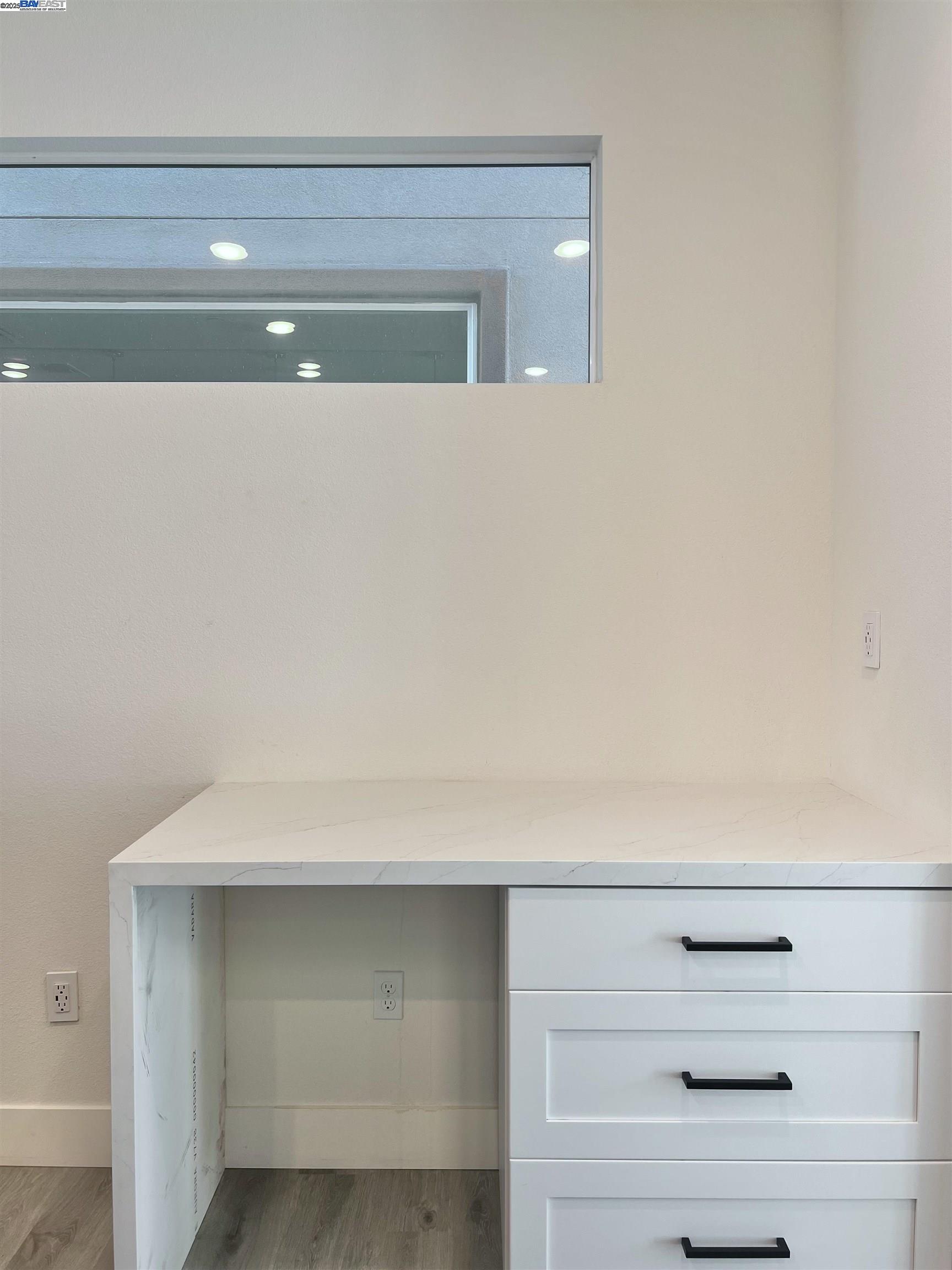 Detail Gallery Image 14 of 31 For 1712 17th St, Oakland,  CA 94607 - 3 Beds | 3/1 Baths