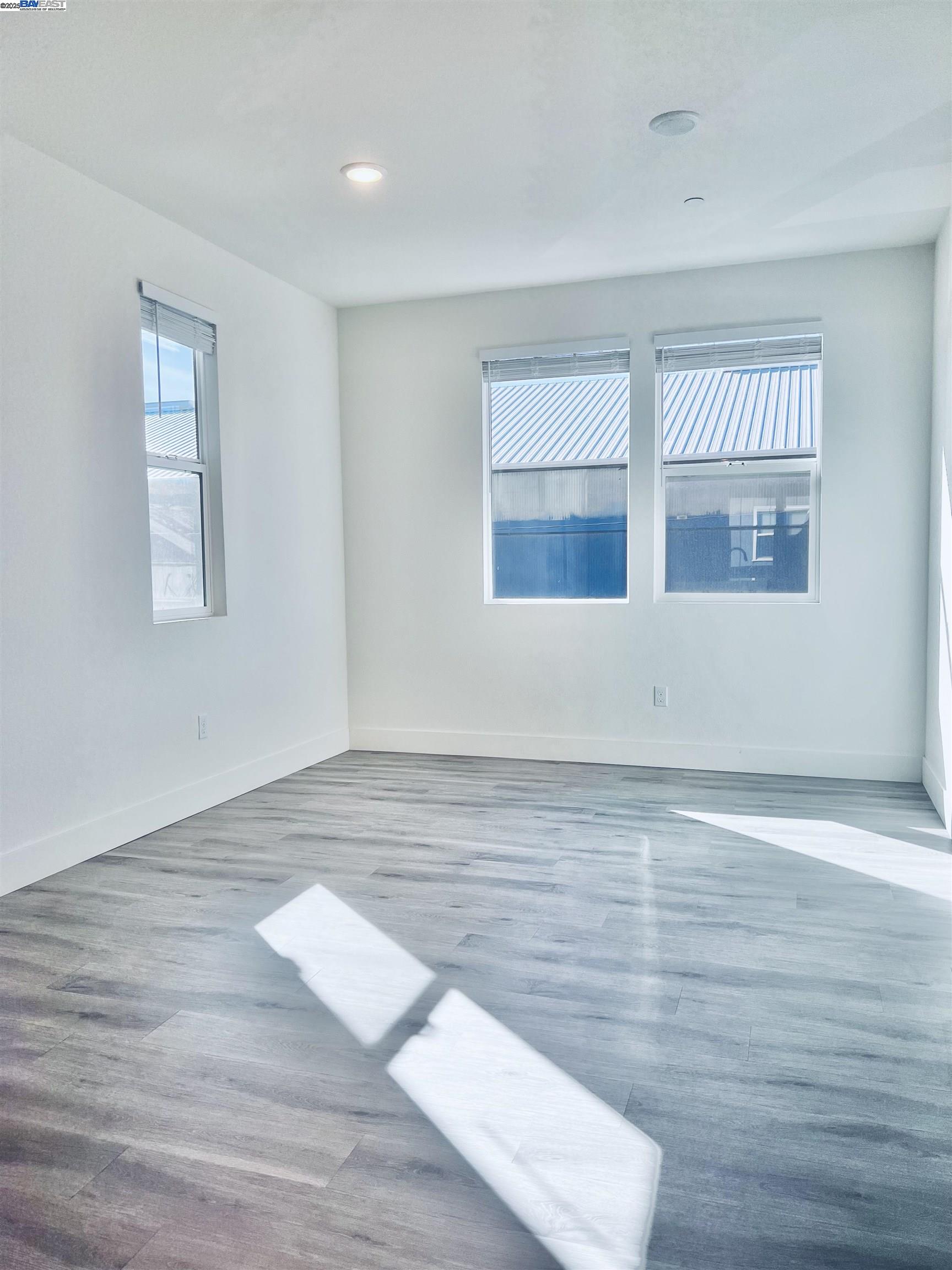 Detail Gallery Image 15 of 31 For 1712 17th St, Oakland,  CA 94607 - 3 Beds | 3/1 Baths