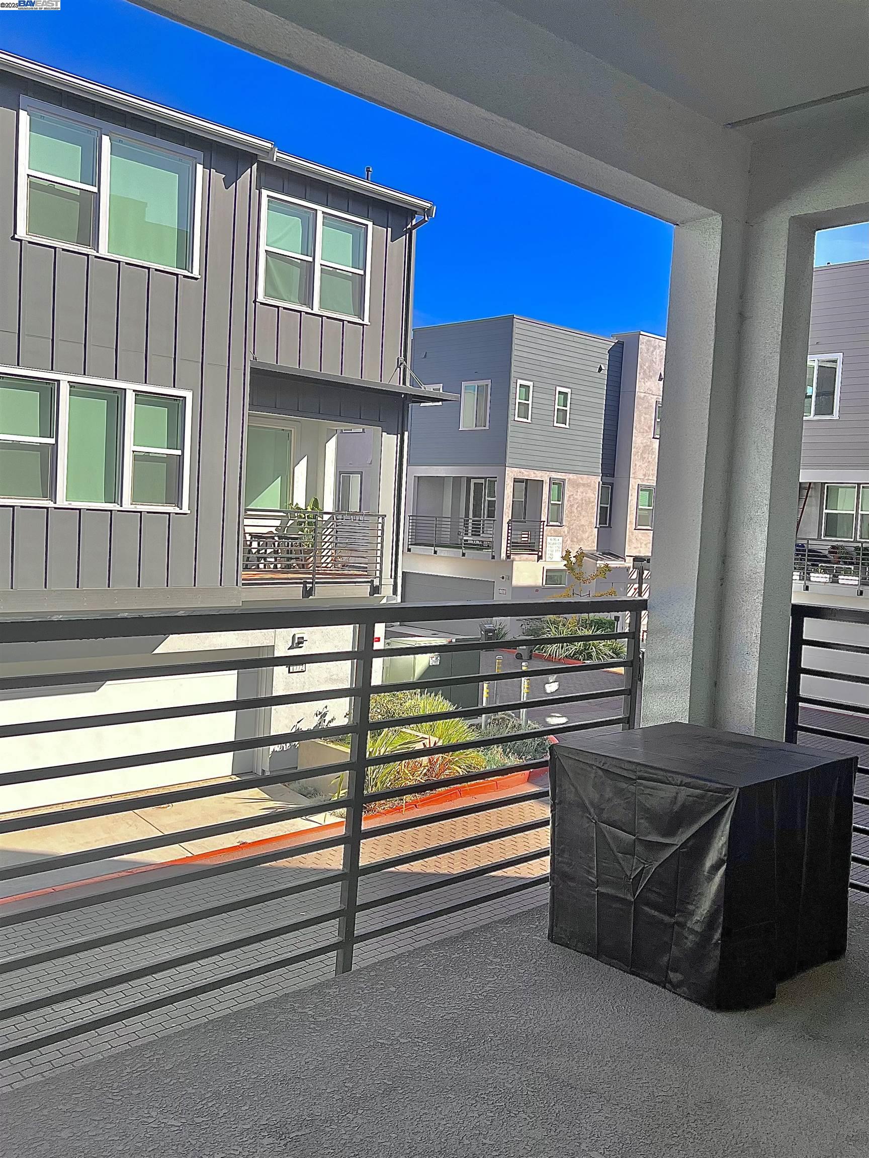 Detail Gallery Image 16 of 31 For 1712 17th St, Oakland,  CA 94607 - 3 Beds | 3/1 Baths