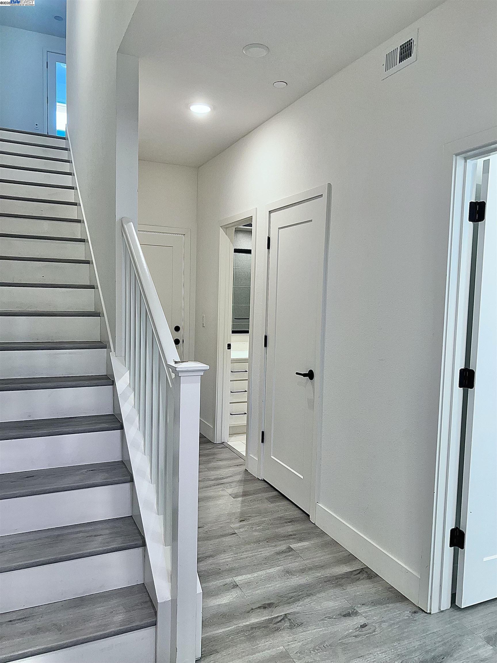 Detail Gallery Image 6 of 31 For 1712 17th St, Oakland,  CA 94607 - 3 Beds | 3/1 Baths