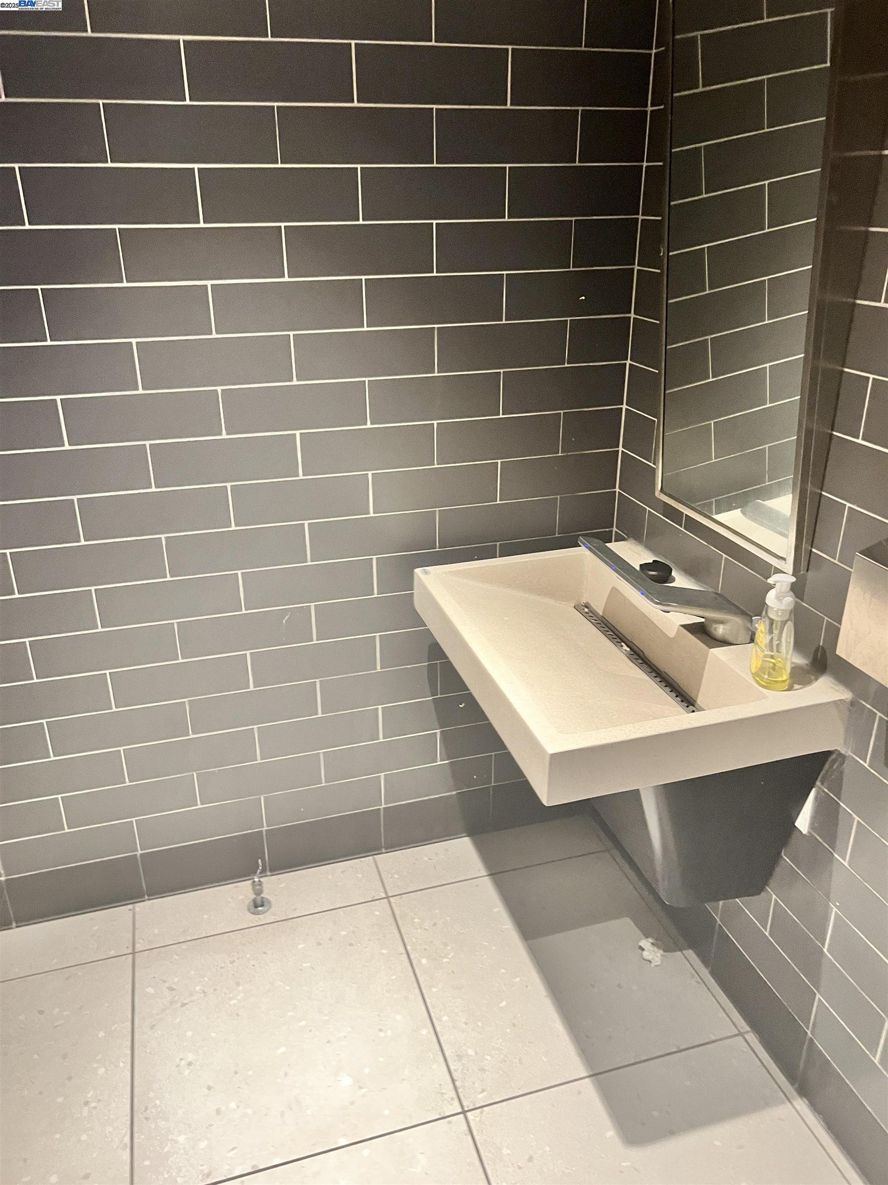 Detail Gallery Image 23 of 24 For , Oakland,  CA 94603 - – Beds | – Baths