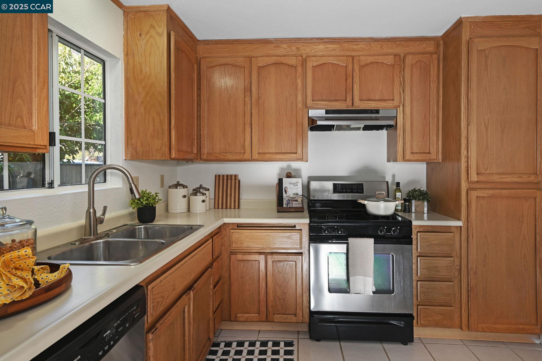 Detail Gallery Image 10 of 37 For 5506 Alaska Dr, Concord,  CA 94521 - 3 Beds | 1/1 Baths