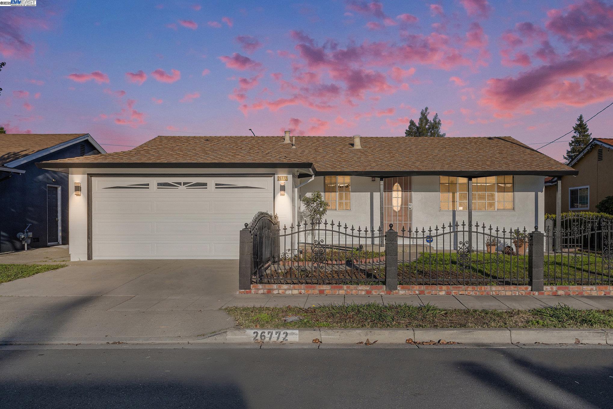 Detail Gallery Image 2 of 13 For 26772 Peterman Ave, Hayward,  CA 94545 - 3 Beds | 2 Baths