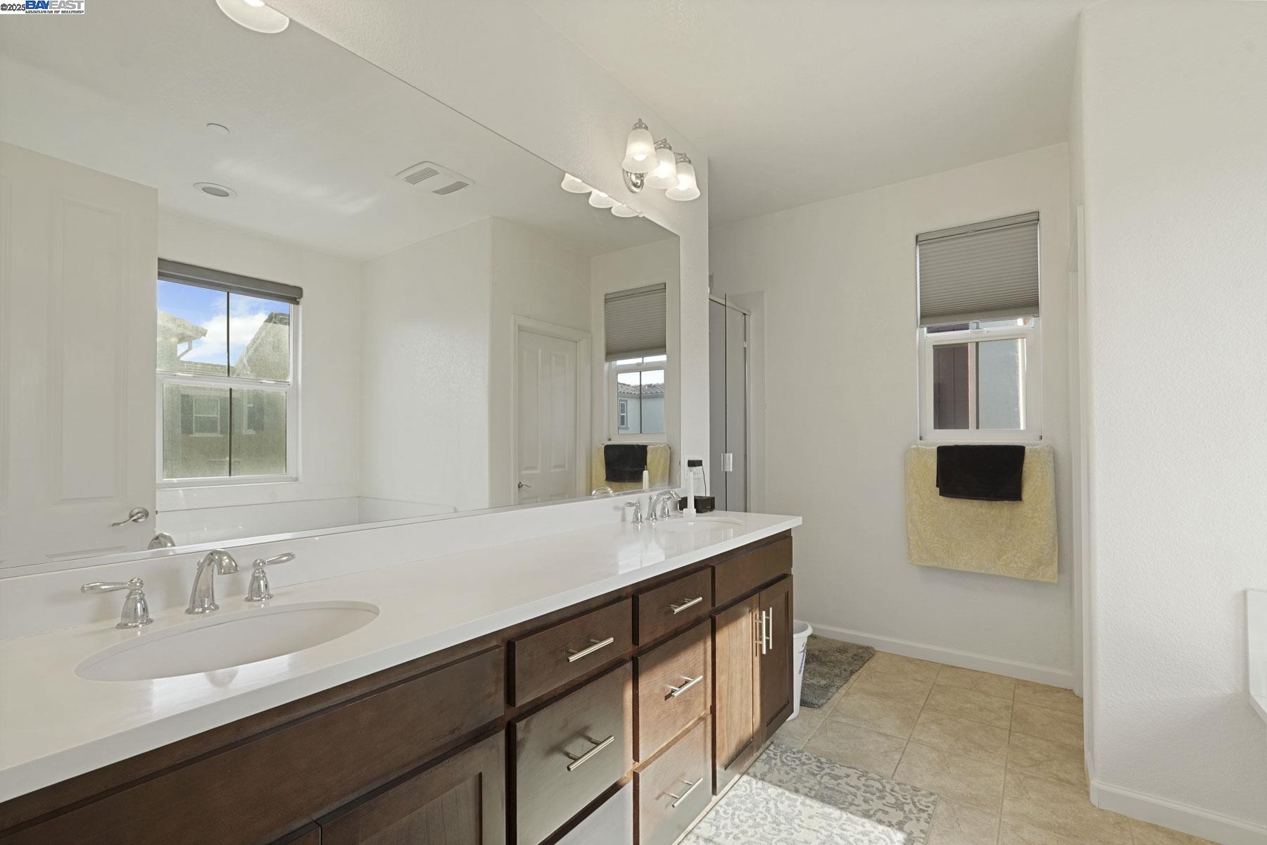 Detail Gallery Image 16 of 52 For 1025 S Fowler Ln, Mountain House,  CA 95391 - 4 Beds | 3 Baths