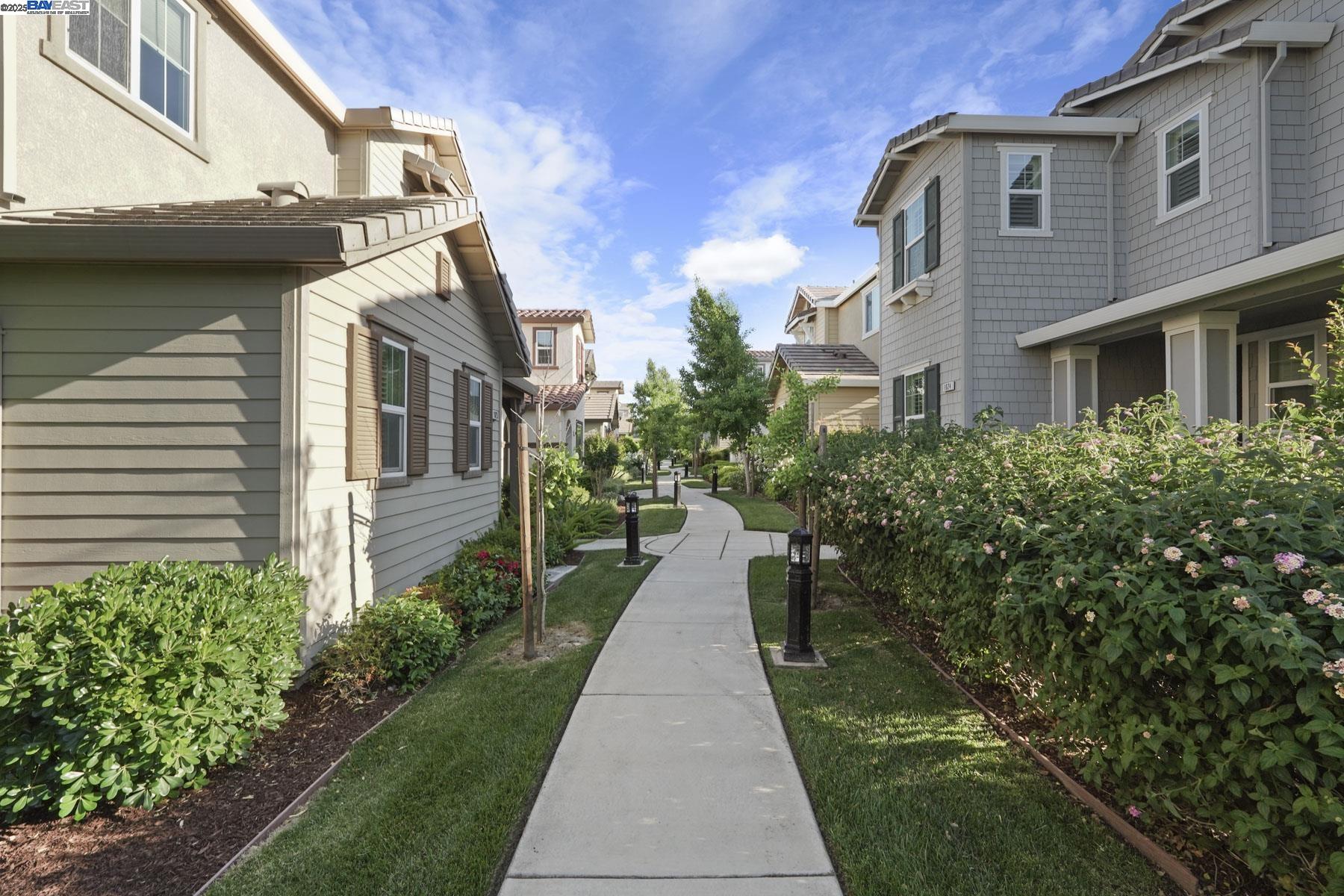 Detail Gallery Image 5 of 52 For 1025 S Fowler Ln, Mountain House,  CA 95391 - 4 Beds | 3 Baths