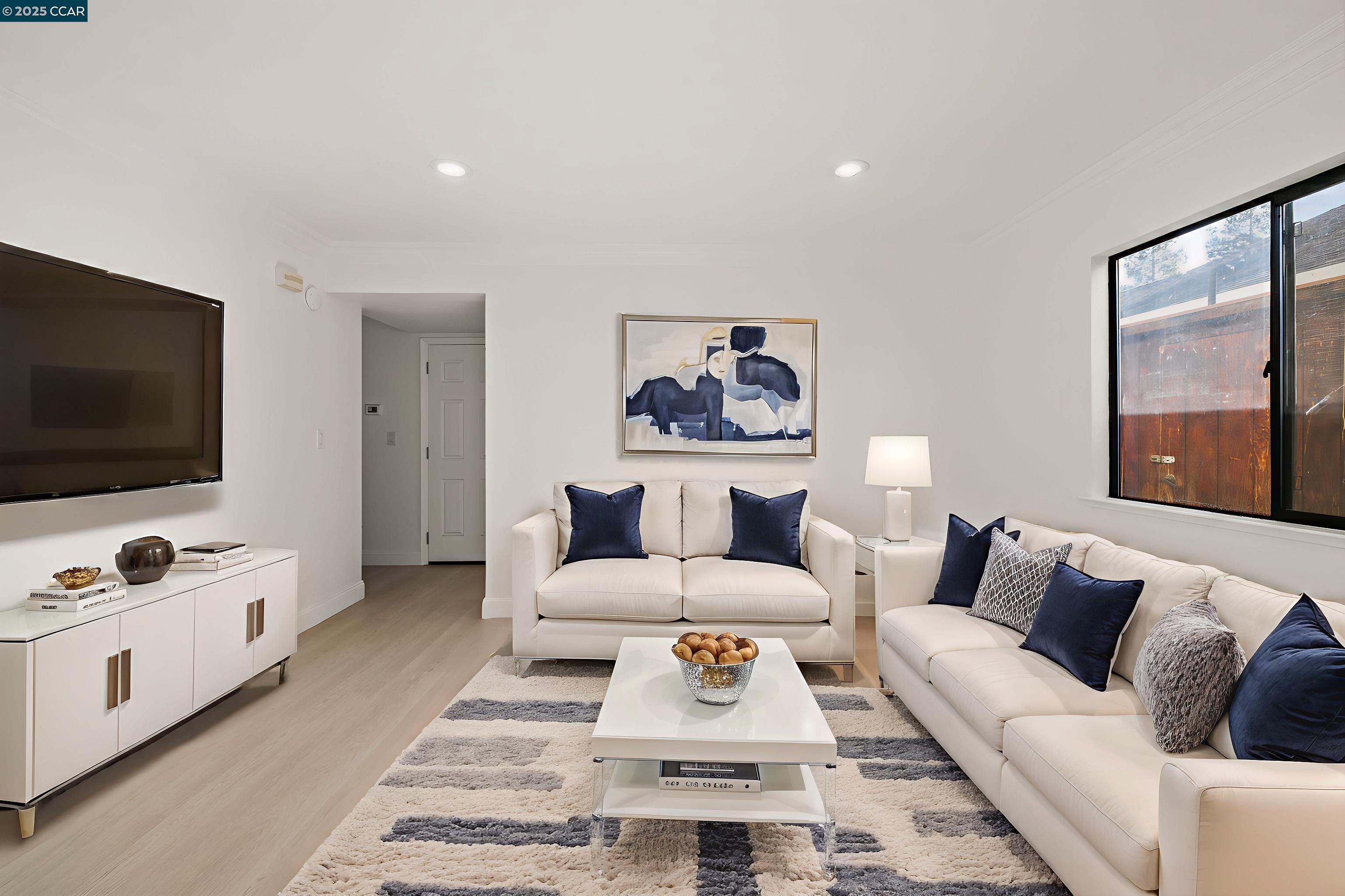 Detail Gallery Image 19 of 45 For 2214 Forsythia Way, Martinez,  CA 94553 - 5 Beds | 2/1 Baths