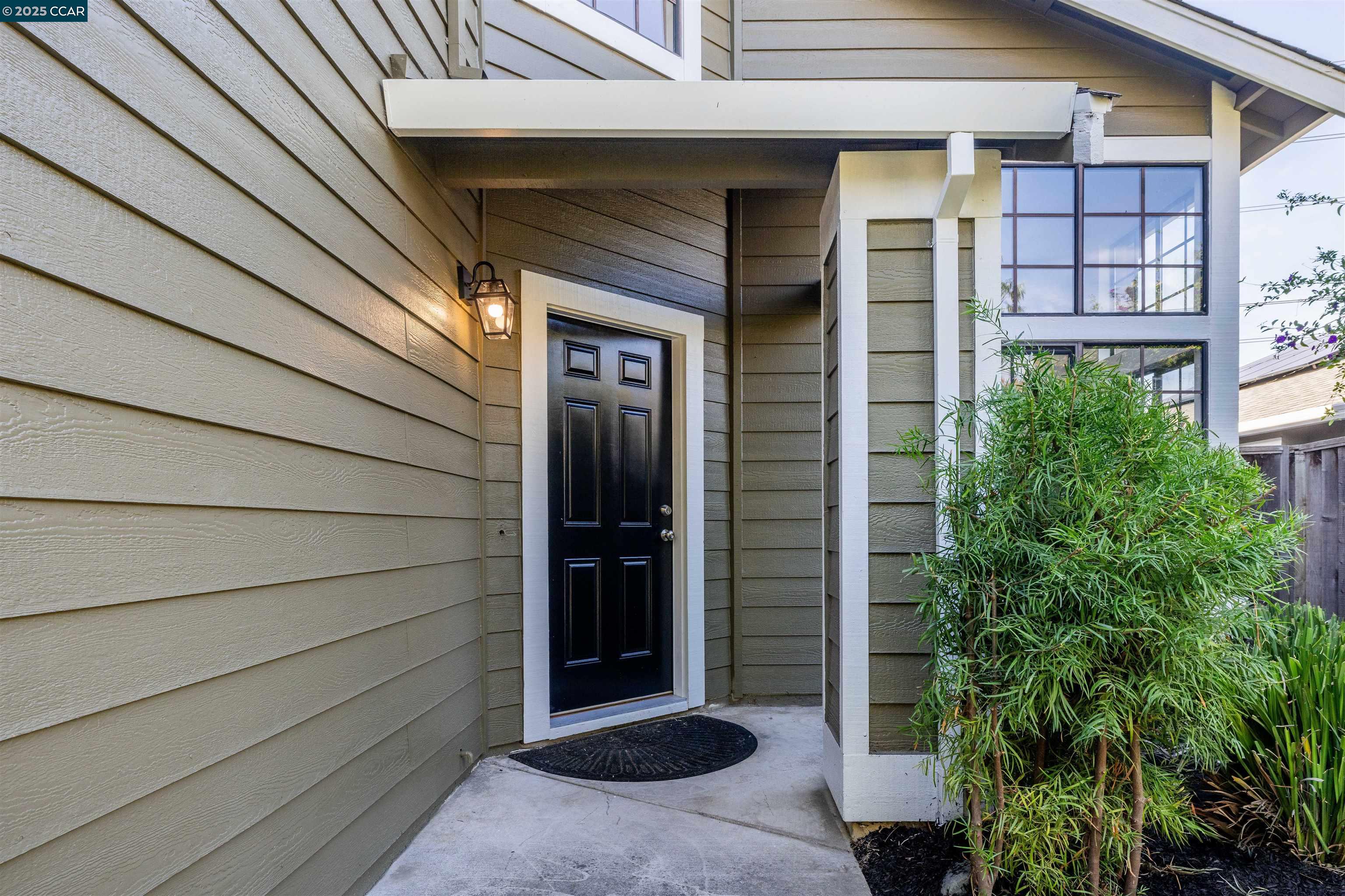 Detail Gallery Image 3 of 45 For 2214 Forsythia Way, Martinez,  CA 94553 - 5 Beds | 2/1 Baths