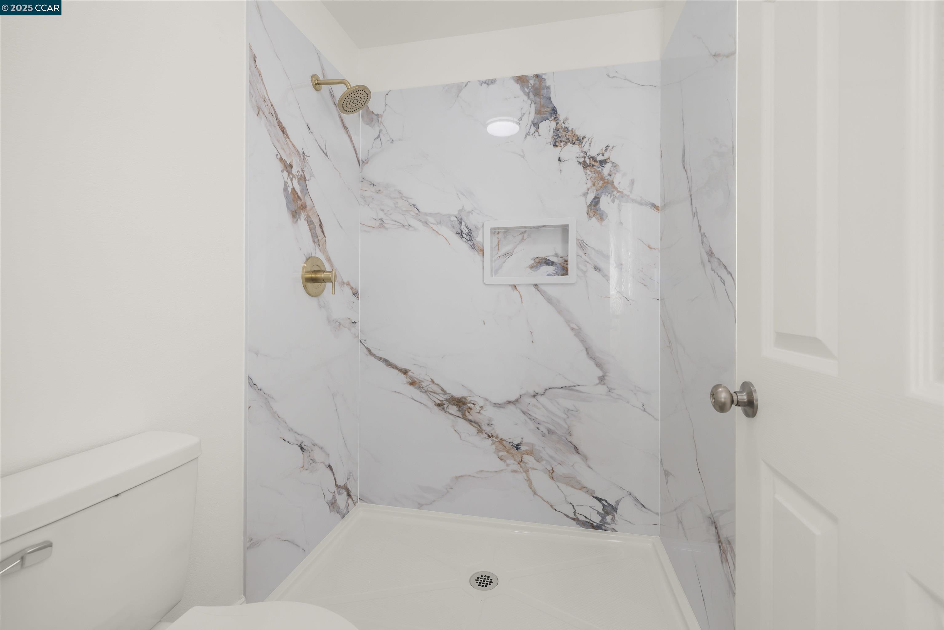 Detail Gallery Image 28 of 45 For 2214 Forsythia Way, Martinez,  CA 94553 - 5 Beds | 2/1 Baths