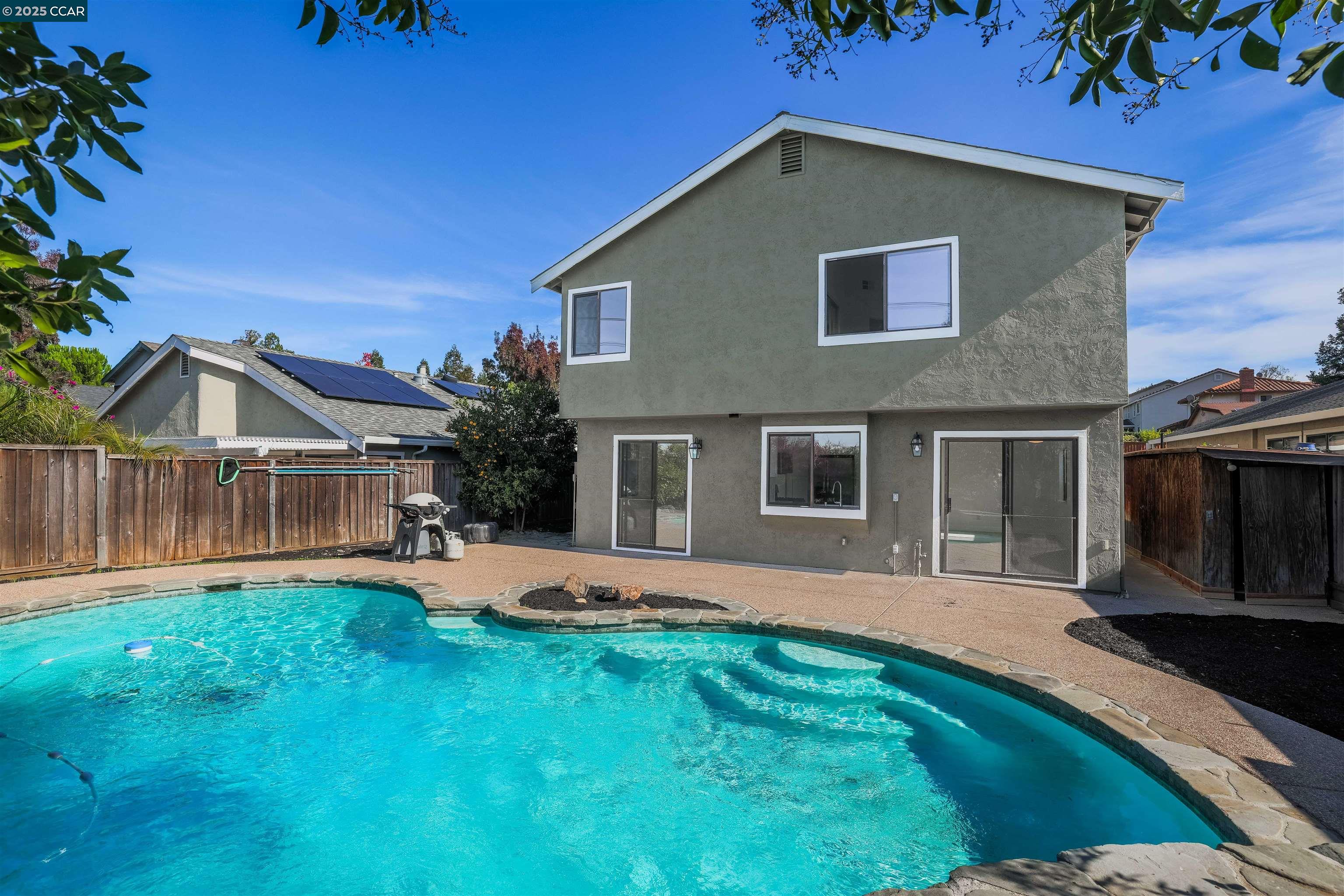 Detail Gallery Image 36 of 45 For 2214 Forsythia Way, Martinez,  CA 94553 - 5 Beds | 2/1 Baths