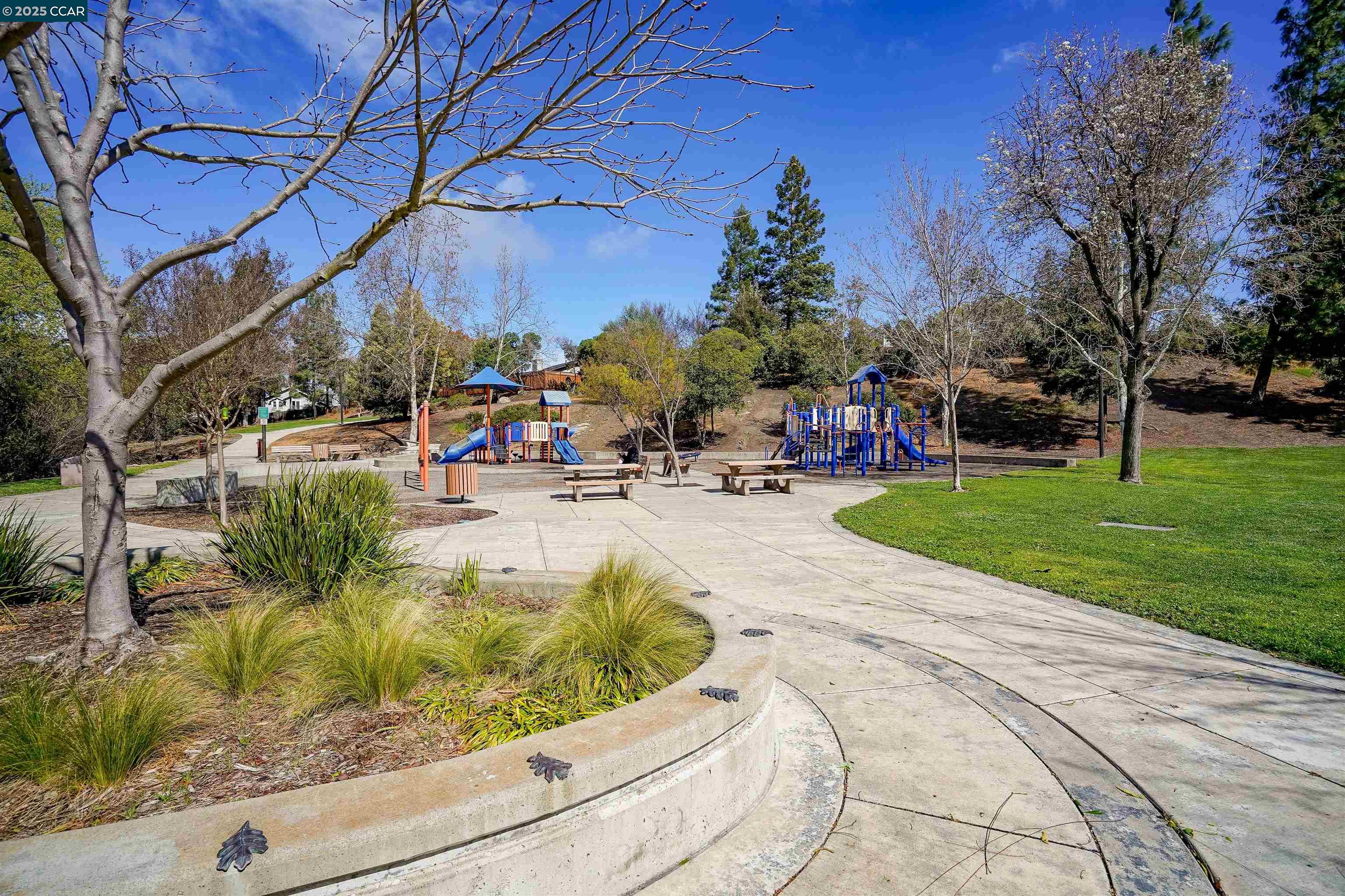 Detail Gallery Image 39 of 45 For 2214 Forsythia Way, Martinez,  CA 94553 - 5 Beds | 2/1 Baths