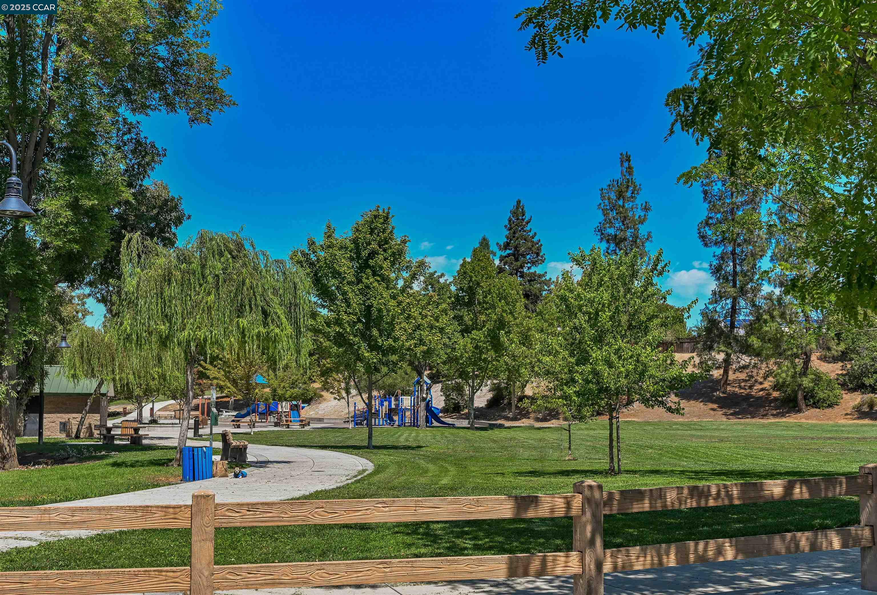 Detail Gallery Image 40 of 45 For 2214 Forsythia Way, Martinez,  CA 94553 - 5 Beds | 2/1 Baths