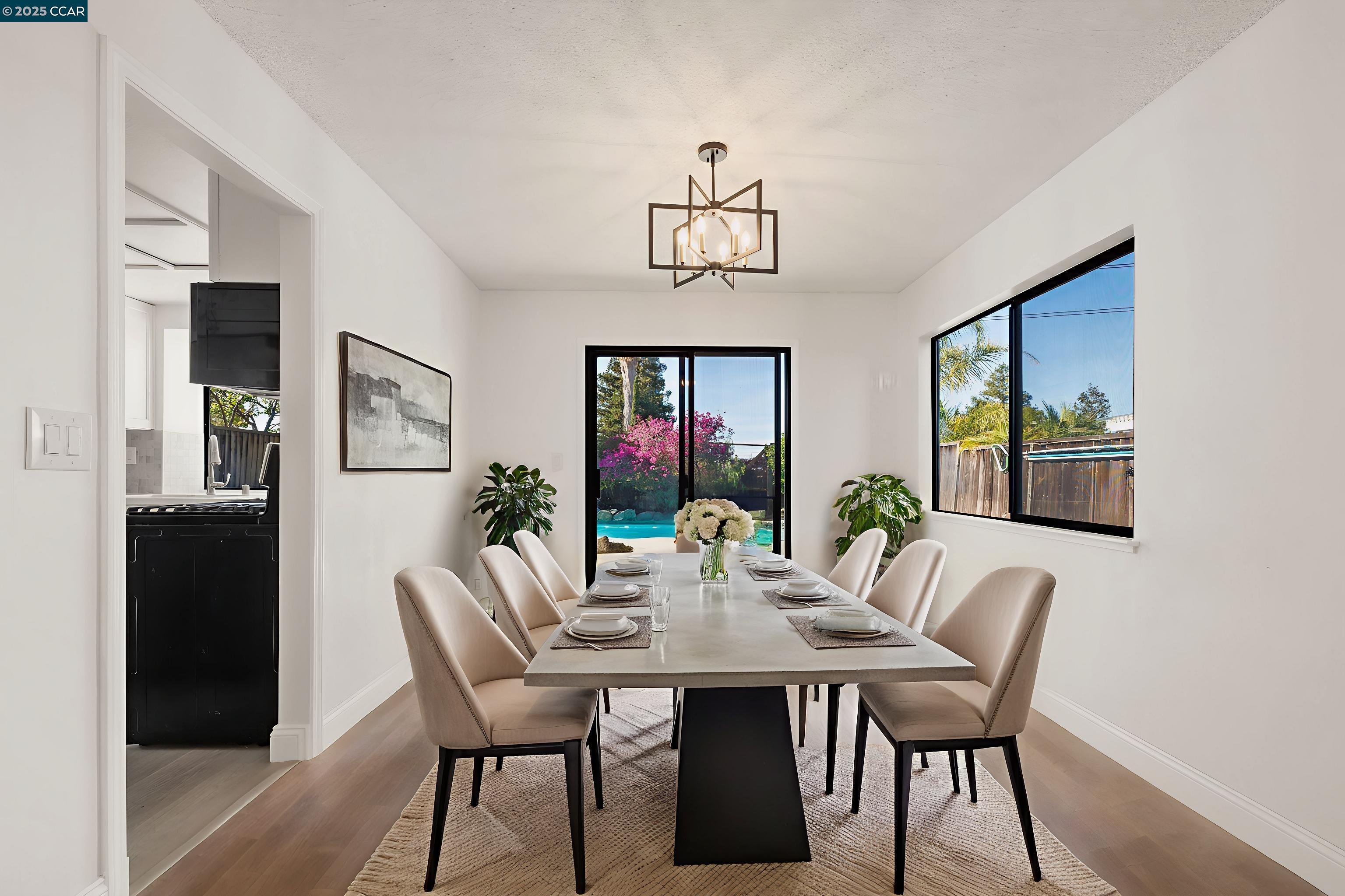 Detail Gallery Image 10 of 45 For 2214 Forsythia Way, Martinez,  CA 94553 - 5 Beds | 2/1 Baths