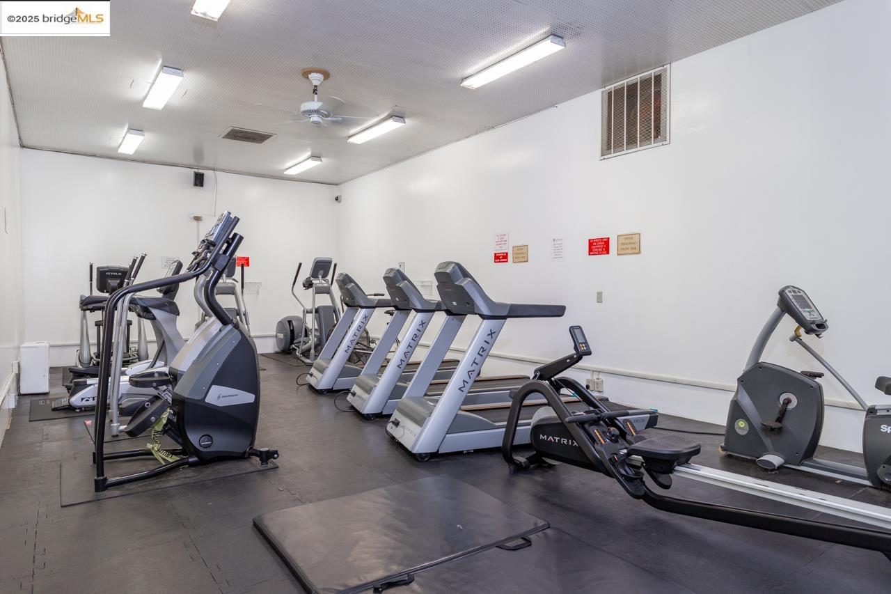 Detail Gallery Image 24 of 36 For 7 Commodore Drive #A460,  Emeryville,  CA 94608 - 1 Beds | 1 Baths