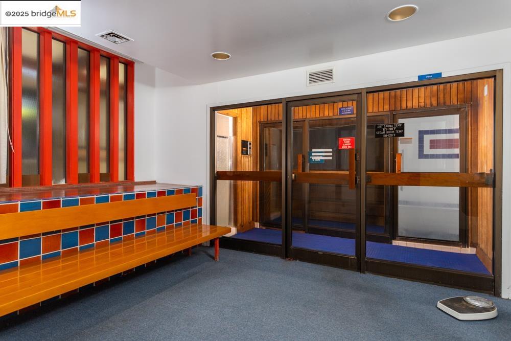 Detail Gallery Image 25 of 36 For 7 Commodore Drive #A460,  Emeryville,  CA 94608 - 1 Beds | 1 Baths