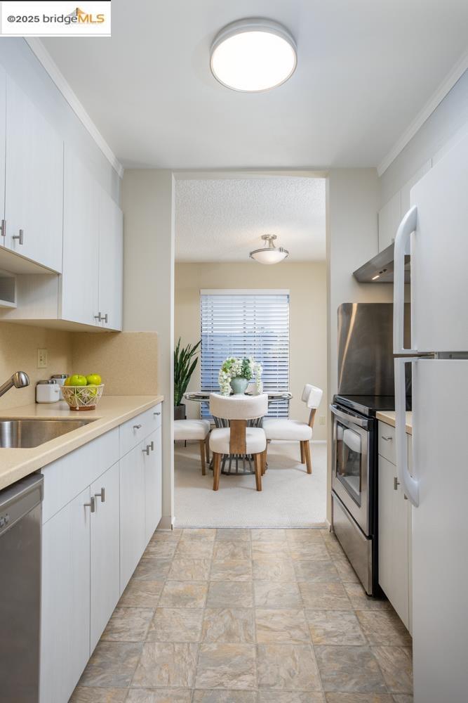 Detail Gallery Image 6 of 36 For 7 Commodore Drive #A460,  Emeryville,  CA 94608 - 1 Beds | 1 Baths