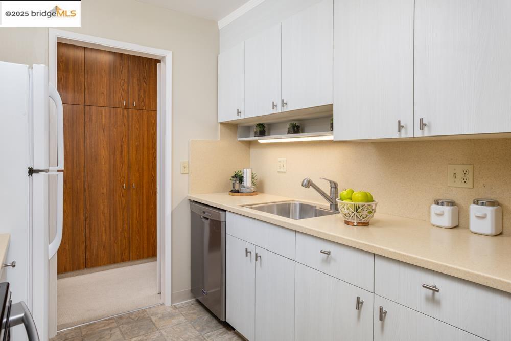 Detail Gallery Image 9 of 36 For 7 Commodore Drive #A460,  Emeryville,  CA 94608 - 1 Beds | 1 Baths