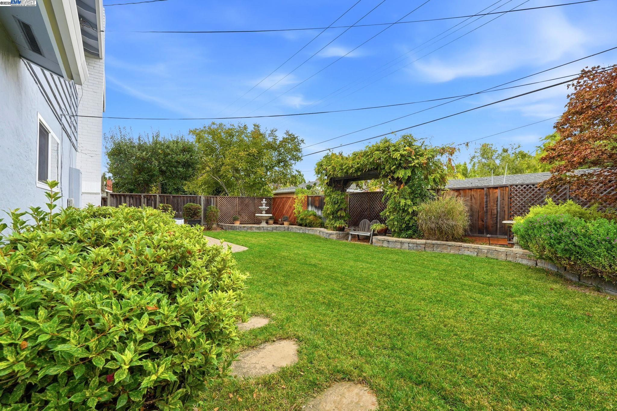 Detail Gallery Image 15 of 18 For 4765 Elmhurst Drive, San Jose,  CA 95129-2028 - 6 Beds | 3 Baths