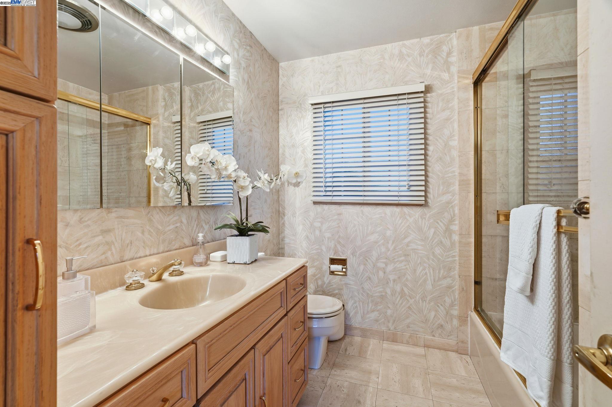 Detail Gallery Image 9 of 18 For 4765 Elmhurst Drive, San Jose,  CA 95129-2028 - 6 Beds | 3 Baths