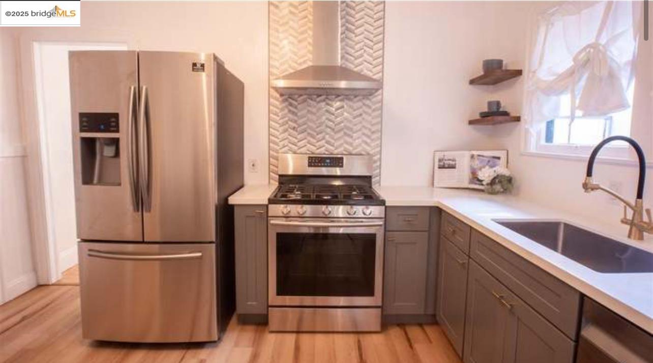 Detail Gallery Image 3 of 10 For 3373 Arkansas, Oakland,  CA 94602 - 2 Beds | 1 Baths