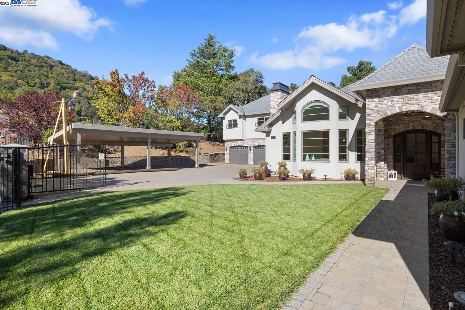 Detail Gallery Image 2 of 35 For 700 Clipper Hill, Danville,  CA 94526-2314 - 6 Beds | 6 Baths