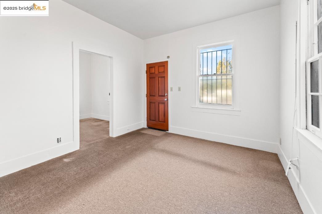 Detail Gallery Image 12 of 20 For 811 W Grand Ave, Oakland,  CA 94607 - – Beds | – Baths