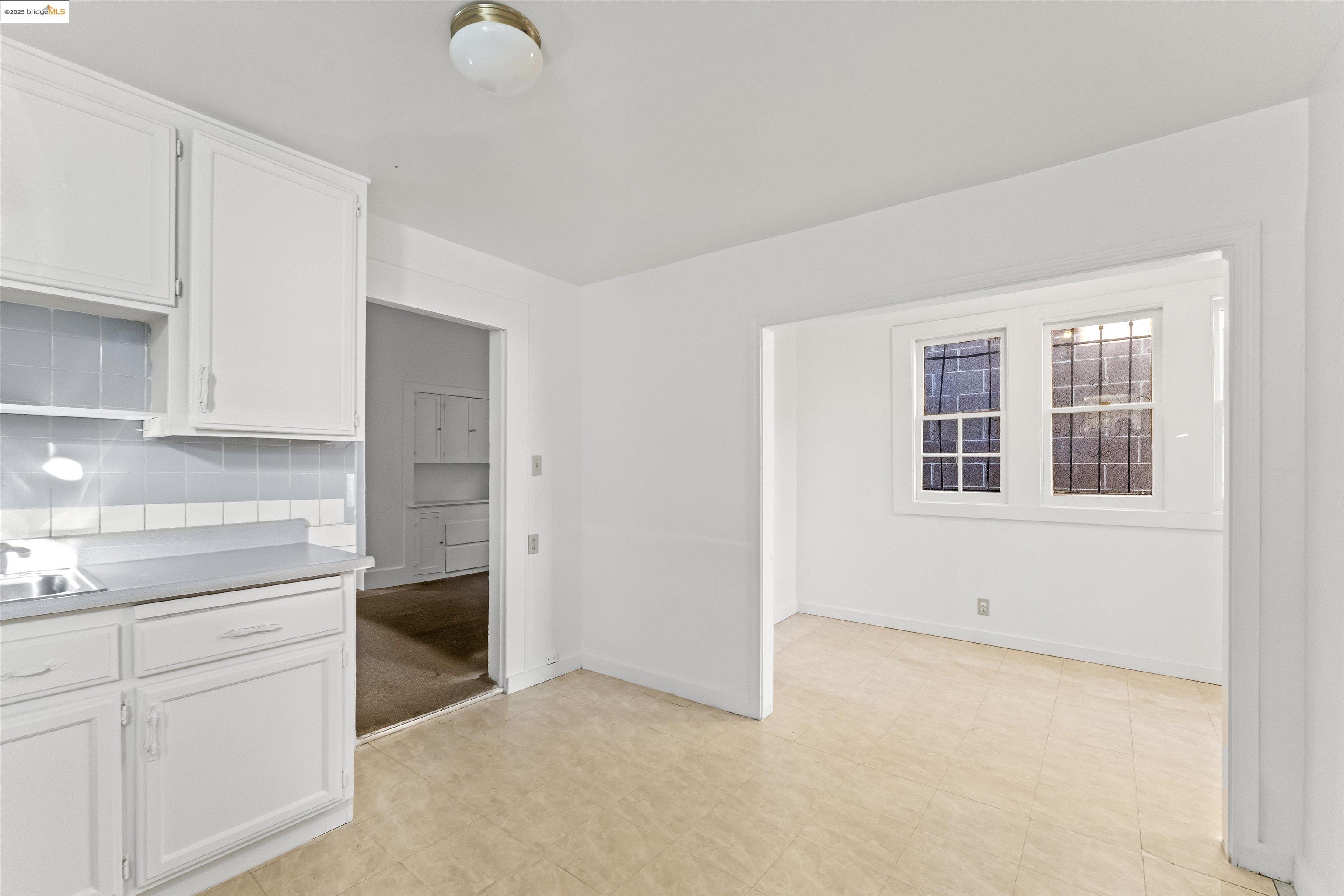 Detail Gallery Image 8 of 20 For 811 W Grand Ave, Oakland,  CA 94607 - – Beds | – Baths