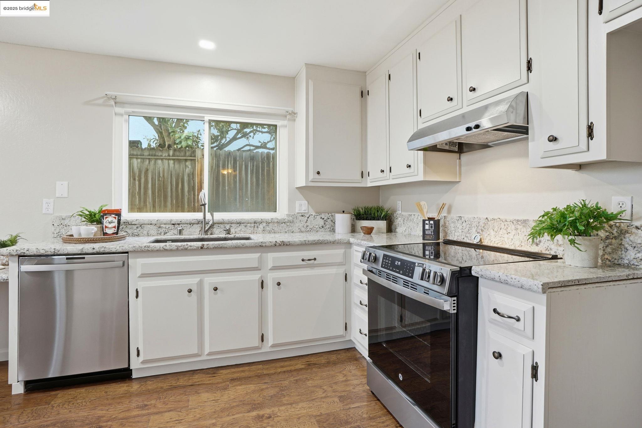 Front Image Thumbnail for EB41117465